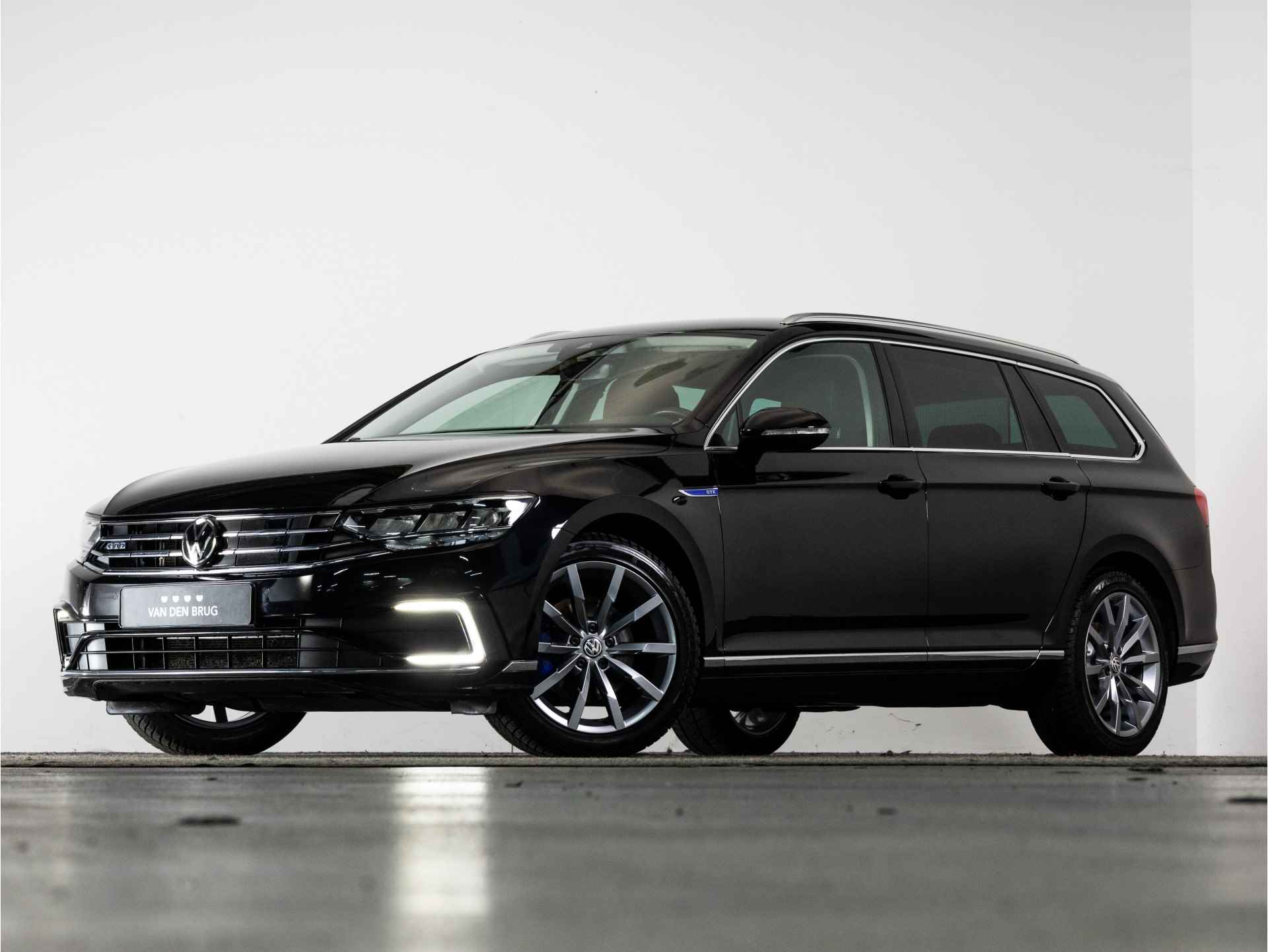 Volkswagen Passat GTE 1.4 TSI 218 PK Business AUTOMAAT | LED | Trekhaak | Navigatie | Achteruitrijcamera | Travel Assist | Stoelverwarming | - 40/43