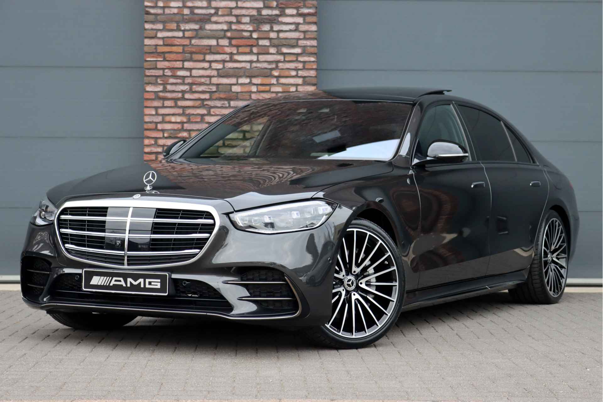 Mercedes-Benz S-Klasse 580 e 4MATIC Lang AMG Line Aut9 | Airmatic | Chauffeurspakket | Burmester | Distronic+ | Augmented HUD | Stoelventilatie | Nappa Leder | Digital Light | 3D-Display | Surround Camera |