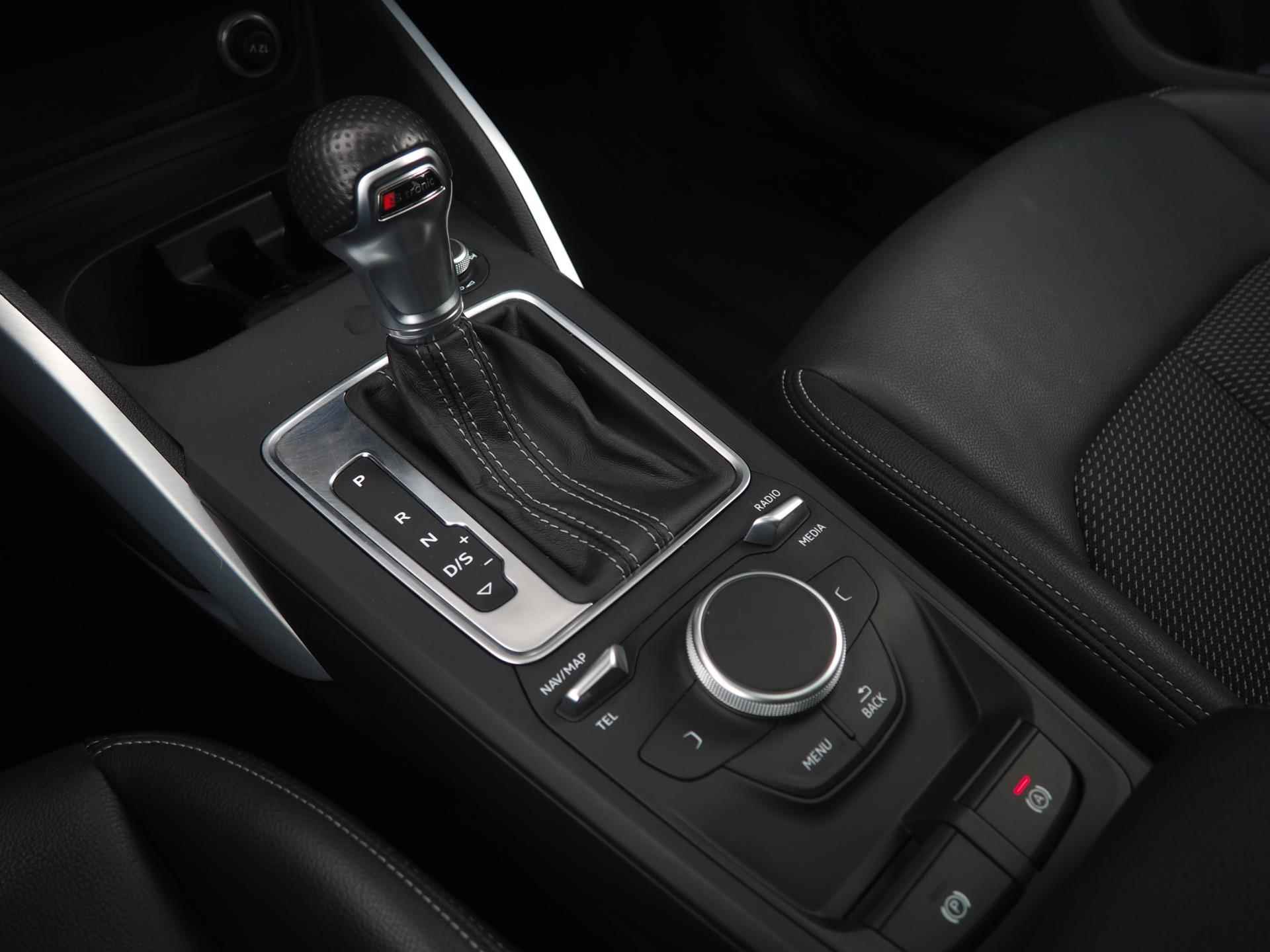Audi Q2 35 TFSI S-line Edition / Panorama / Stoelverwarming / Navi / Sensoren / LED - 17/29