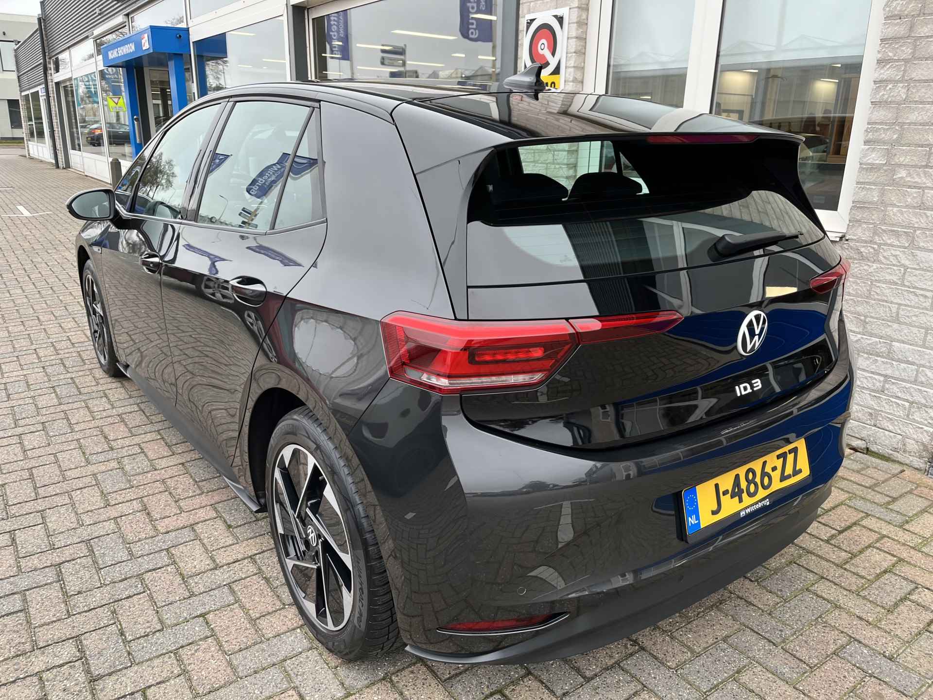 Volkswagen ID.3 First 58 kWh / AUTOMAAT/ ADAPT. CRUISE/ NAVI/ APP-CONNECT/ DAB/ STUUR & STOELVERWARMING/ PARK. SENSOREN - 6/44