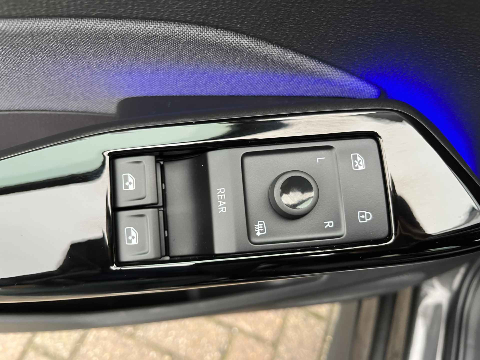 Volkswagen ID.3 First 58 kWh / AUTOMAAT/ ADAPT. CRUISE/ NAVI/ APP-CONNECT/ DAB/ STUUR & STOELVERWARMING/ PARK. SENSOREN - 11/44