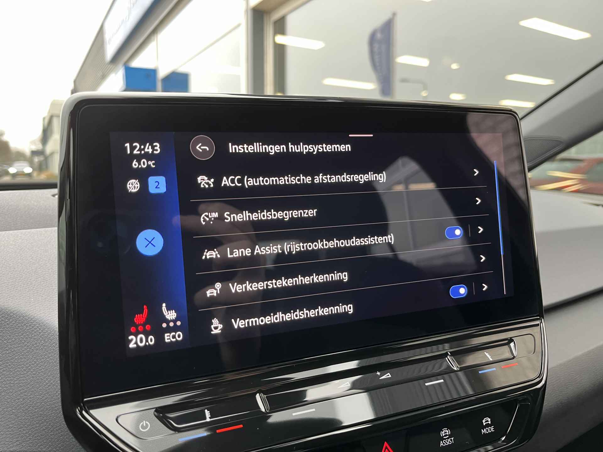 Volkswagen ID.3 First 58 kWh / AUTOMAAT/ ADAPT. CRUISE/ NAVI/ APP-CONNECT/ DAB/ STUUR & STOELVERWARMING/ PARK. SENSOREN - 23/44