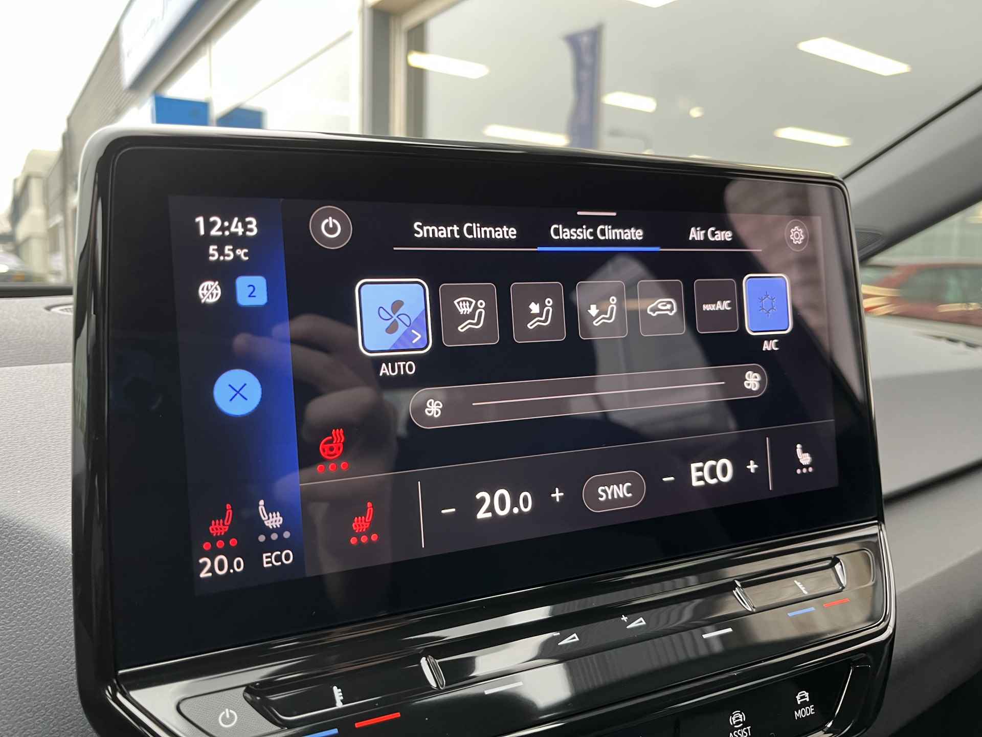 Volkswagen ID.3 First 58 kWh / AUTOMAAT/ ADAPT. CRUISE/ NAVI/ APP-CONNECT/ DAB/ STUUR & STOELVERWARMING/ PARK. SENSOREN - 25/44