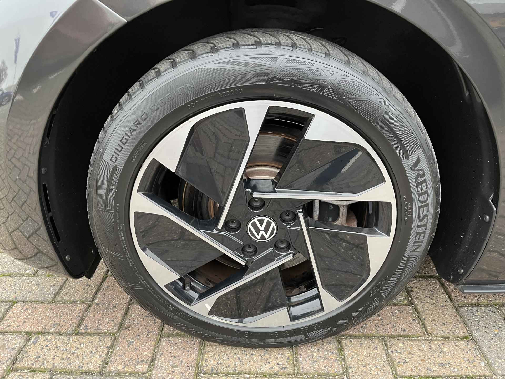 Volkswagen ID.3 First 58 kWh / AUTOMAAT/ ADAPT. CRUISE/ NAVI/ APP-CONNECT/ DAB/ STUUR & STOELVERWARMING/ PARK. SENSOREN - 43/44