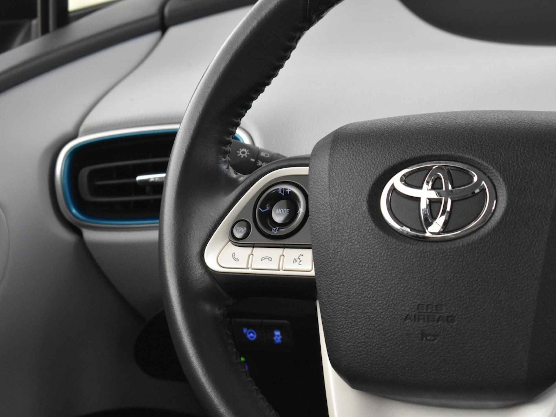 Toyota Prius 1.8 Dynamic Plus | Leder | JBL | Navi - 26/33