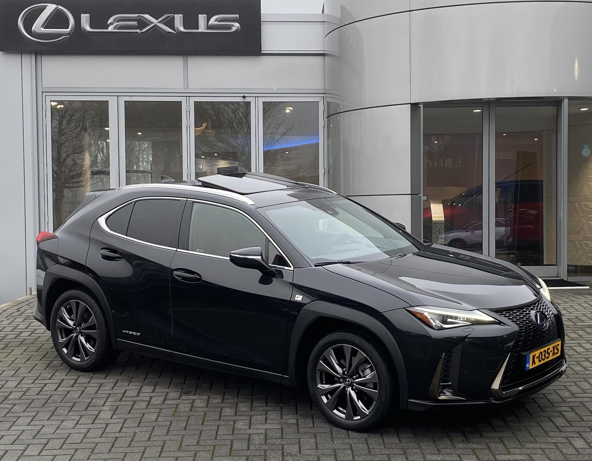 Lexus UX 250h F Sport Line NL-AUTO SCHUIFDAK EL-STOELEN STOELVERW NAV CARPLAY BLIND-SPOT KEYLESS