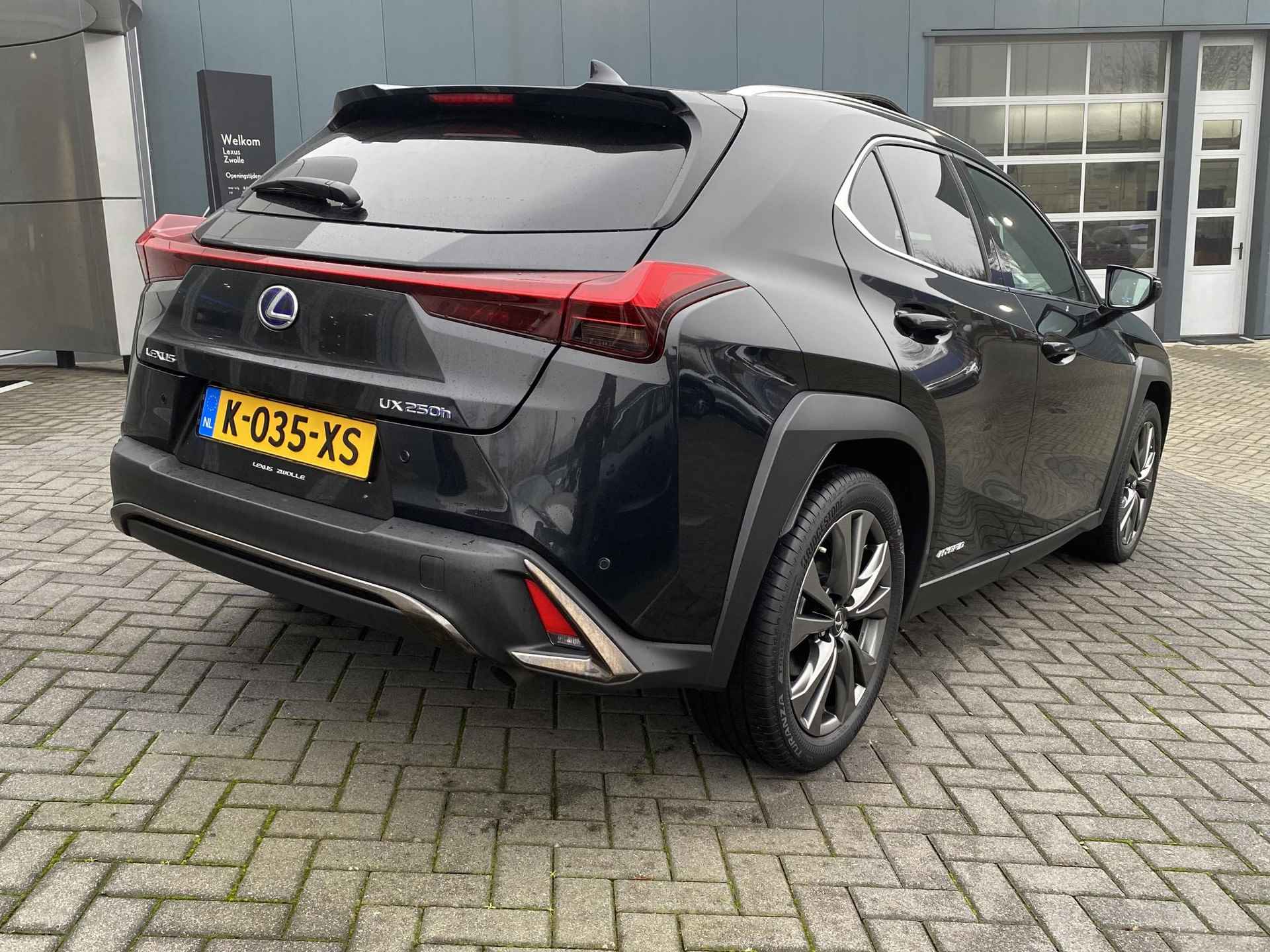 Lexus UX 250h F Sport Line NL-AUTO SCHUIFDAK EL-STOELEN STOELVERW NAV CARPLAY BLIND-SPOT KEYLESS - 3/42