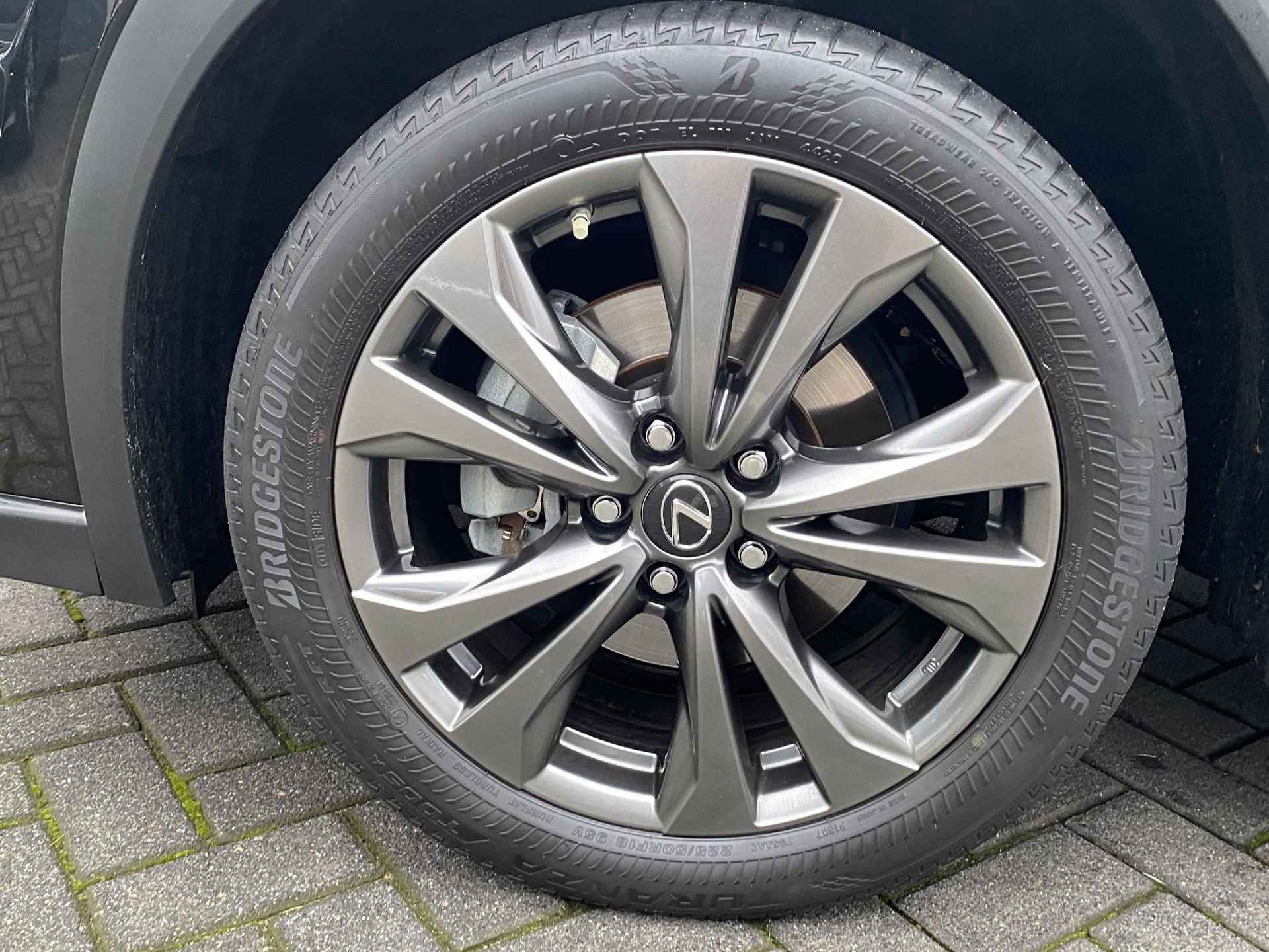 Lexus UX 250h F Sport Line NL-AUTO SCHUIFDAK EL-STOELEN STOELVERW NAV CARPLAY BLIND-SPOT KEYLESS - 10/42