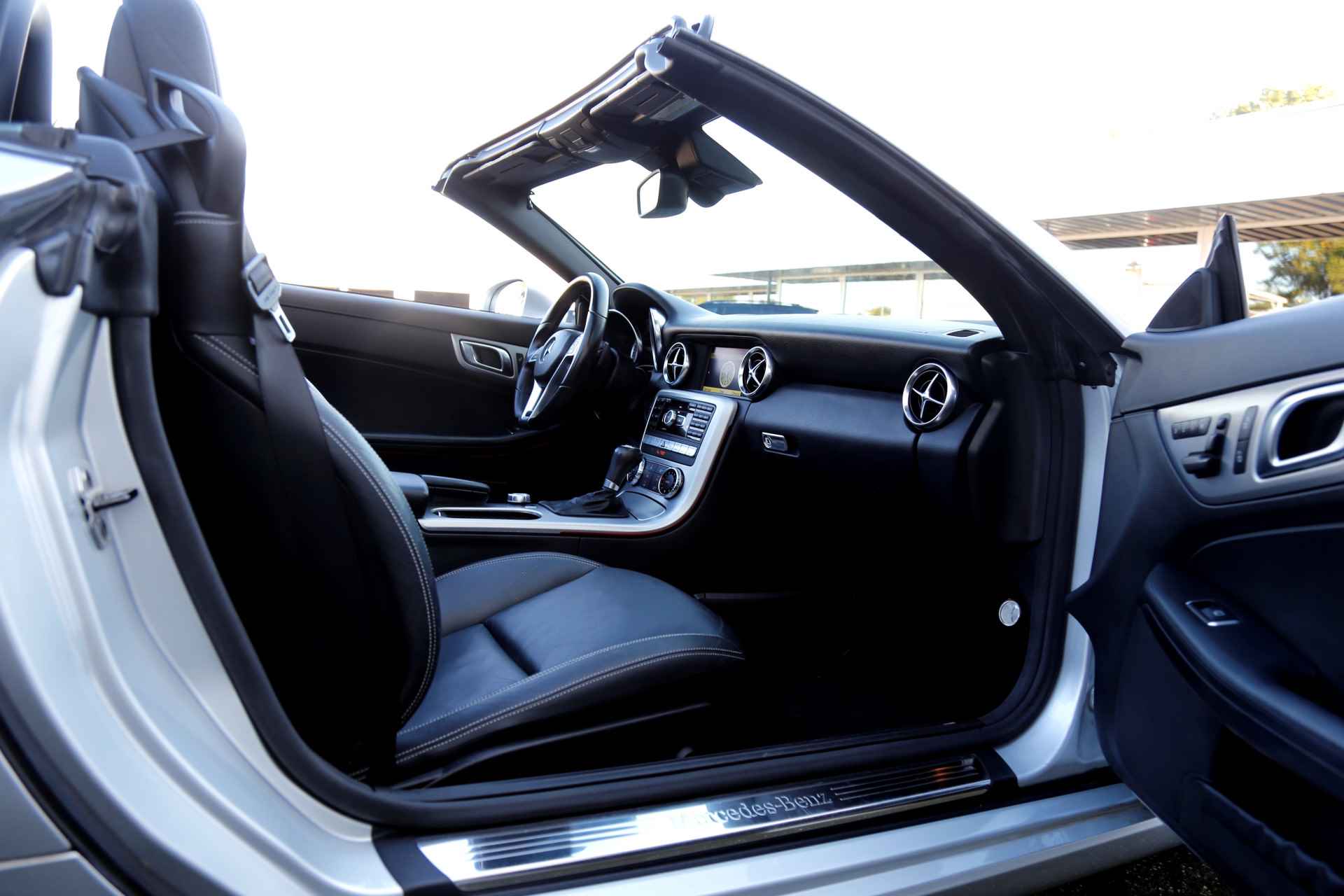 Mercedes-Benz SLK 350 306PK Prestige Plus Aut.*Perfect Onderh.*Apple Carplay-Android/Nekverw./stoelverw./Elek. Kap/Memorie/Keyless Entry+Go//LED/C - 24/55