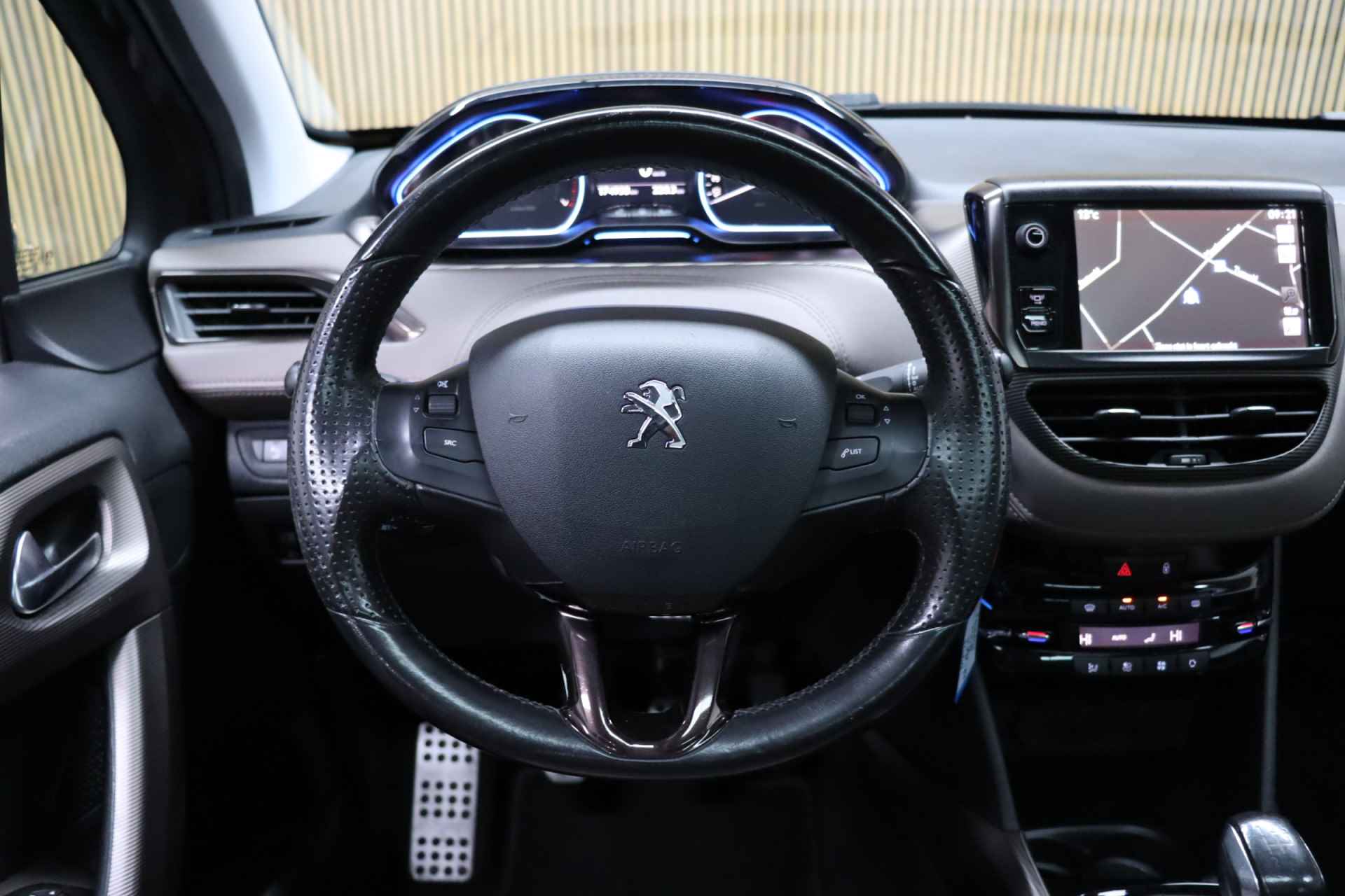 Peugeot 2008 1.6 VTi Féline | Panoramadak | Cruise-control | Navigatie | Clima | Trekhaak - 16/39