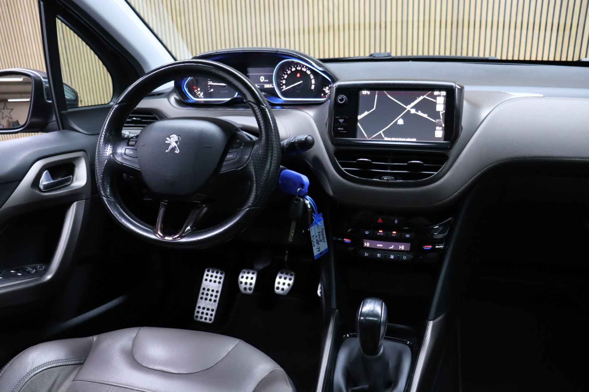 Peugeot 2008 1.6 VTi Féline | Panoramadak | Cruise-control | Navigatie | Clima | Trekhaak - 31/39