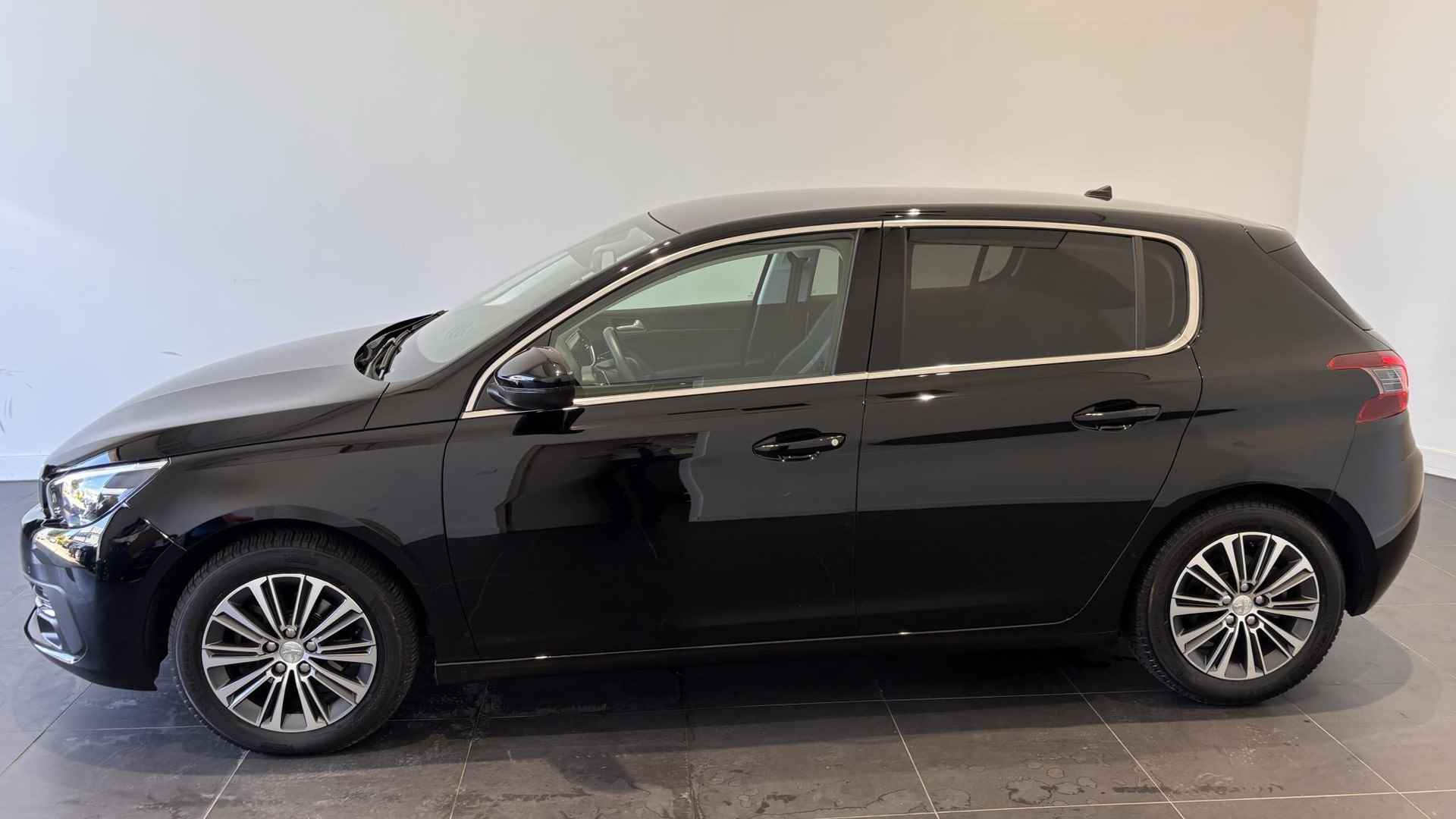 Peugeot 308 1.2 PureTech Allure | Navigatie | Apple Carplay & Android Auto | Climate Control | - 4/23