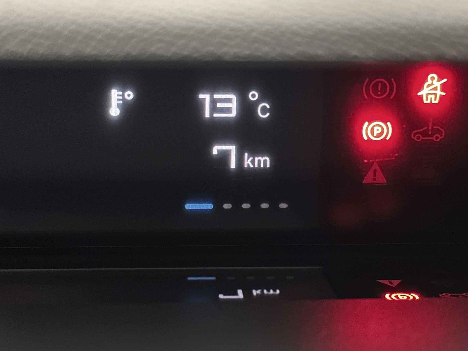 Citroen Ë-C3 Max 44 kWh 113pk Automaat | Nieuw te bestellen bij Nefkens! | Navigatie | Achteruitrijcamera | Climate control | Cruise control | Apple Carplay/Android Auto | DAB+ radio | Donker getint glas | 17" lichtmetalen velgen | - 25/31