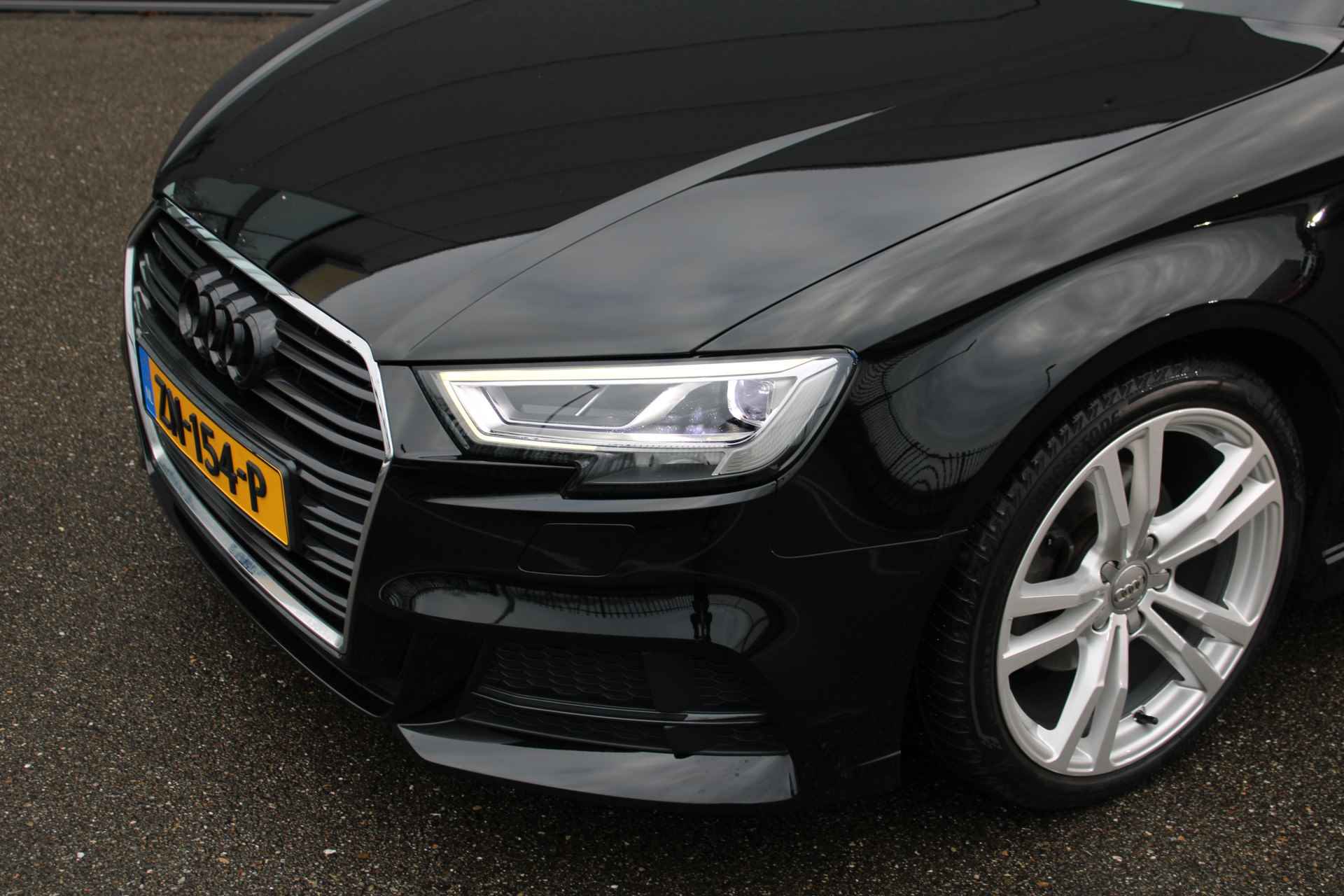 Audi A3 Advance Sport 150pk AUT. | S-LINE IN/EXTERIEUR | PANO | VIRT. COCKPIT | STOELVERW. | NL AUTO! | - 2/44