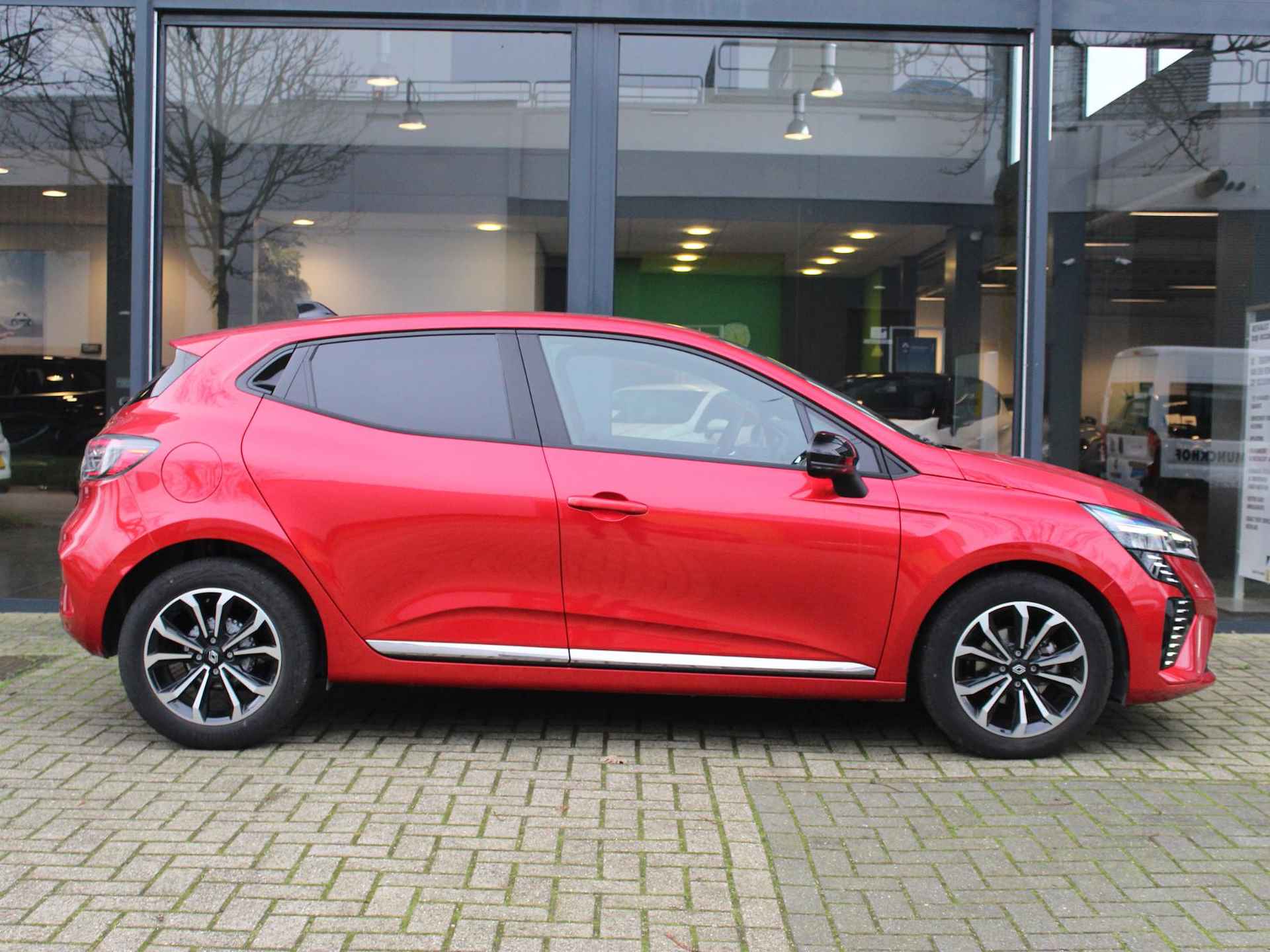 Renault Clio TCe 90 Techno / 12.000KM / NIEUW MODEL / CAMERA / PDC A / CLIMATE / CRUISE / APPLE CARPLAY / ANDROID AUTO / PRIVACY GLASS / DAB+ / 16'' LMV - 4/49