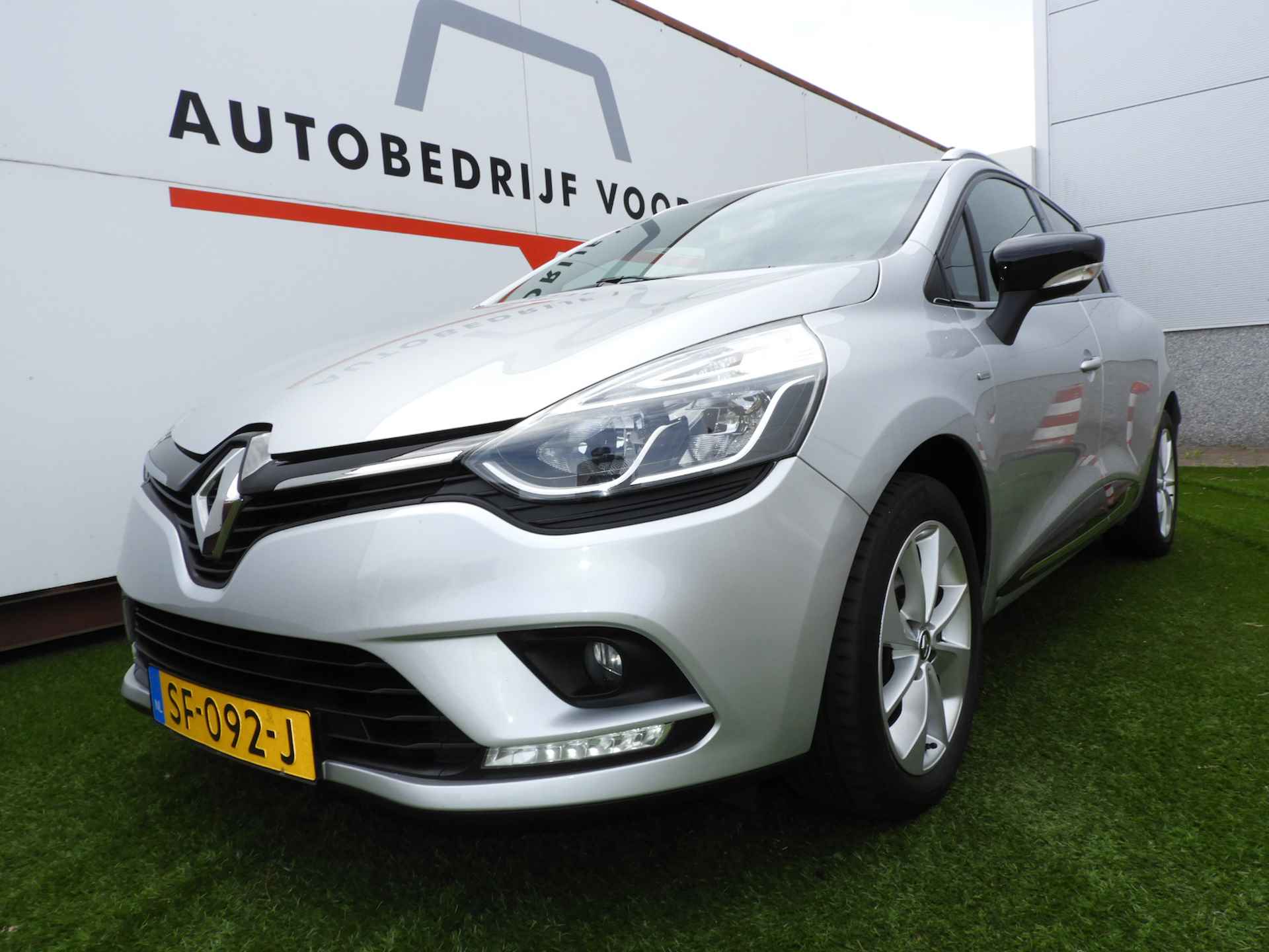 RENAULT Clio Energy TCe 90pk S&amp;S Intens - 2/33