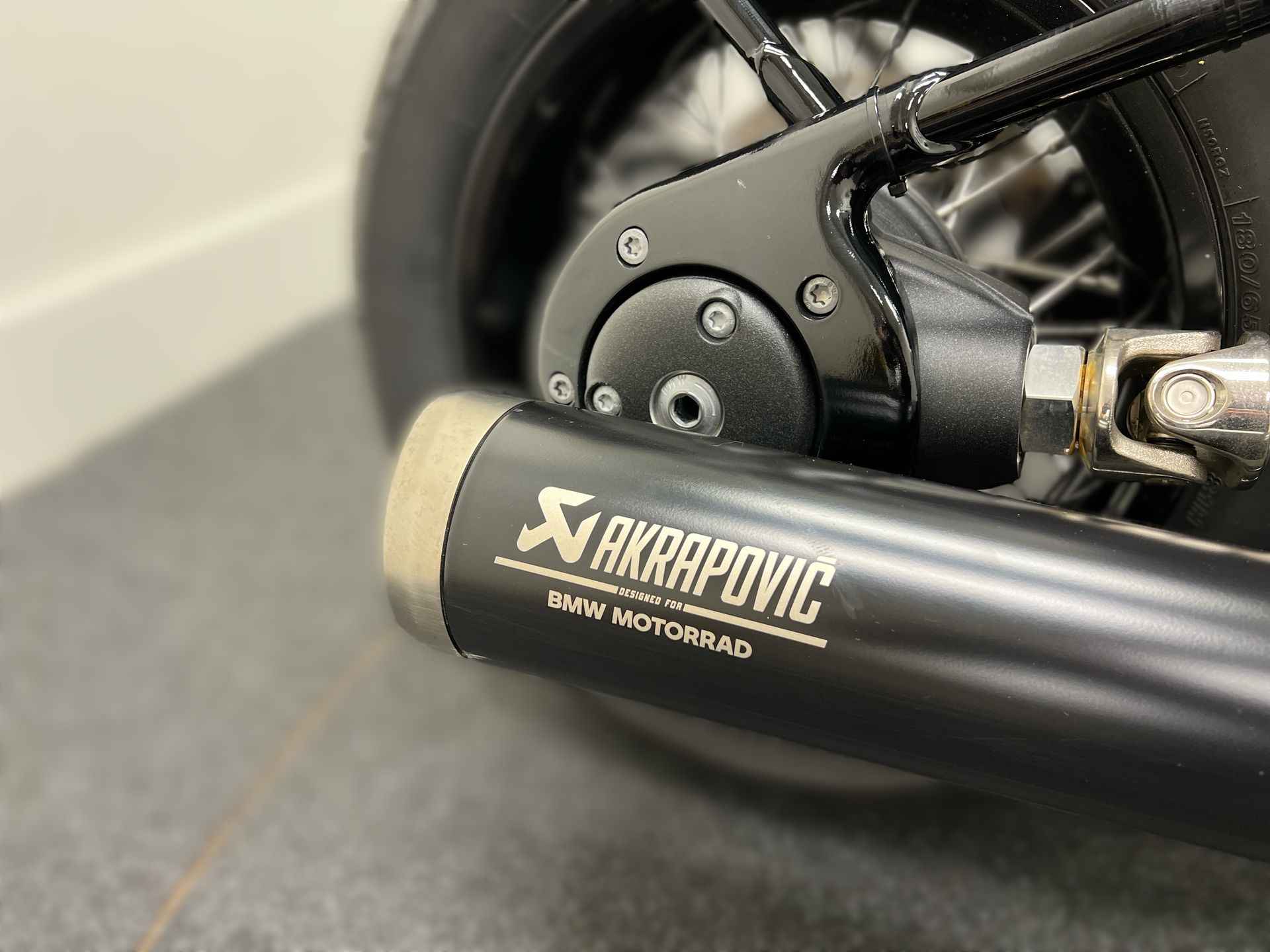 BMW R 18 Bobber kit met Akrapovic dempers BTW! - 15/19