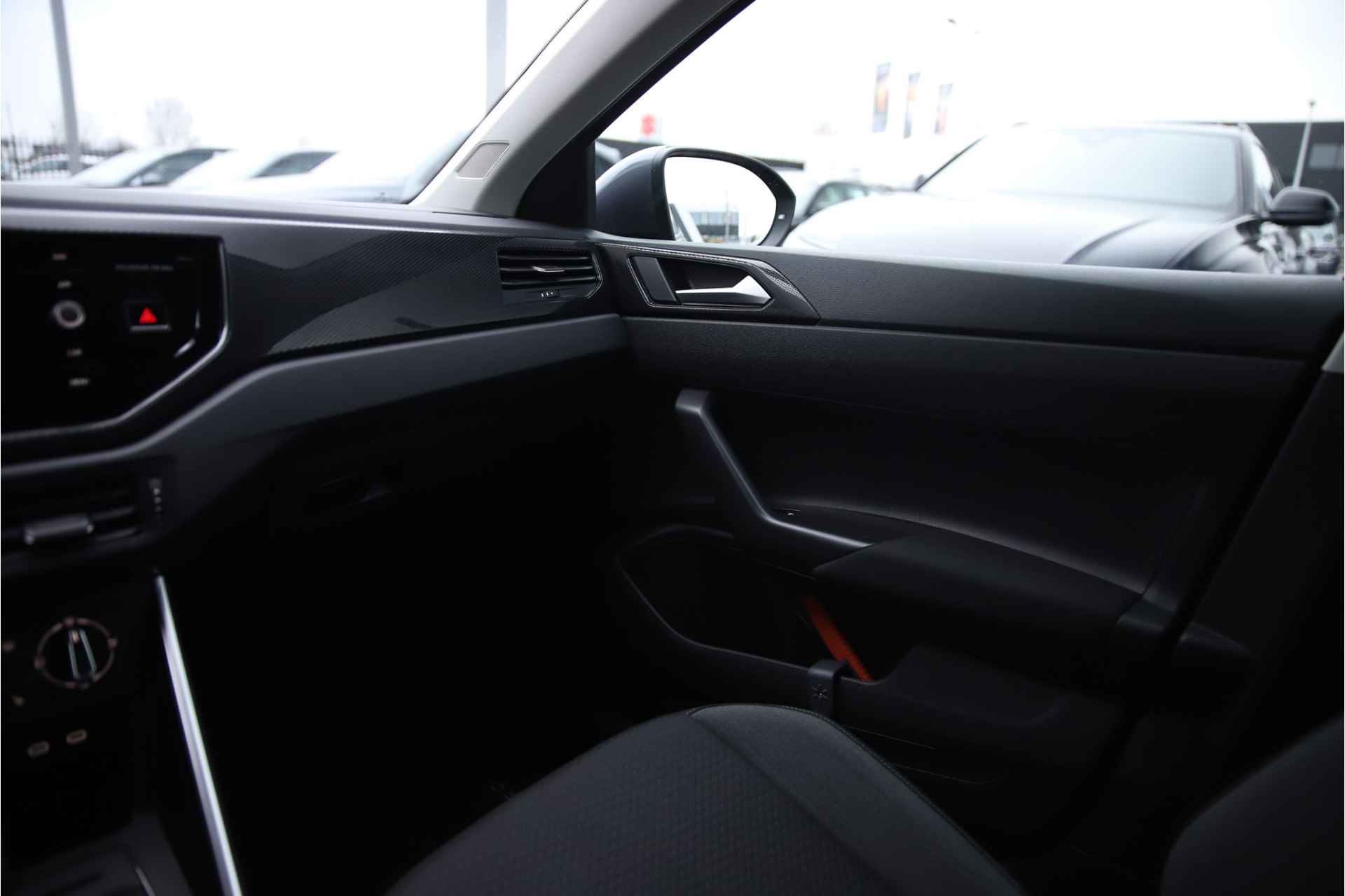 Volkswagen Taigo Life 1.0TSi 95pk | Navigatie | Camera | Stoelverwarming | - 15/33