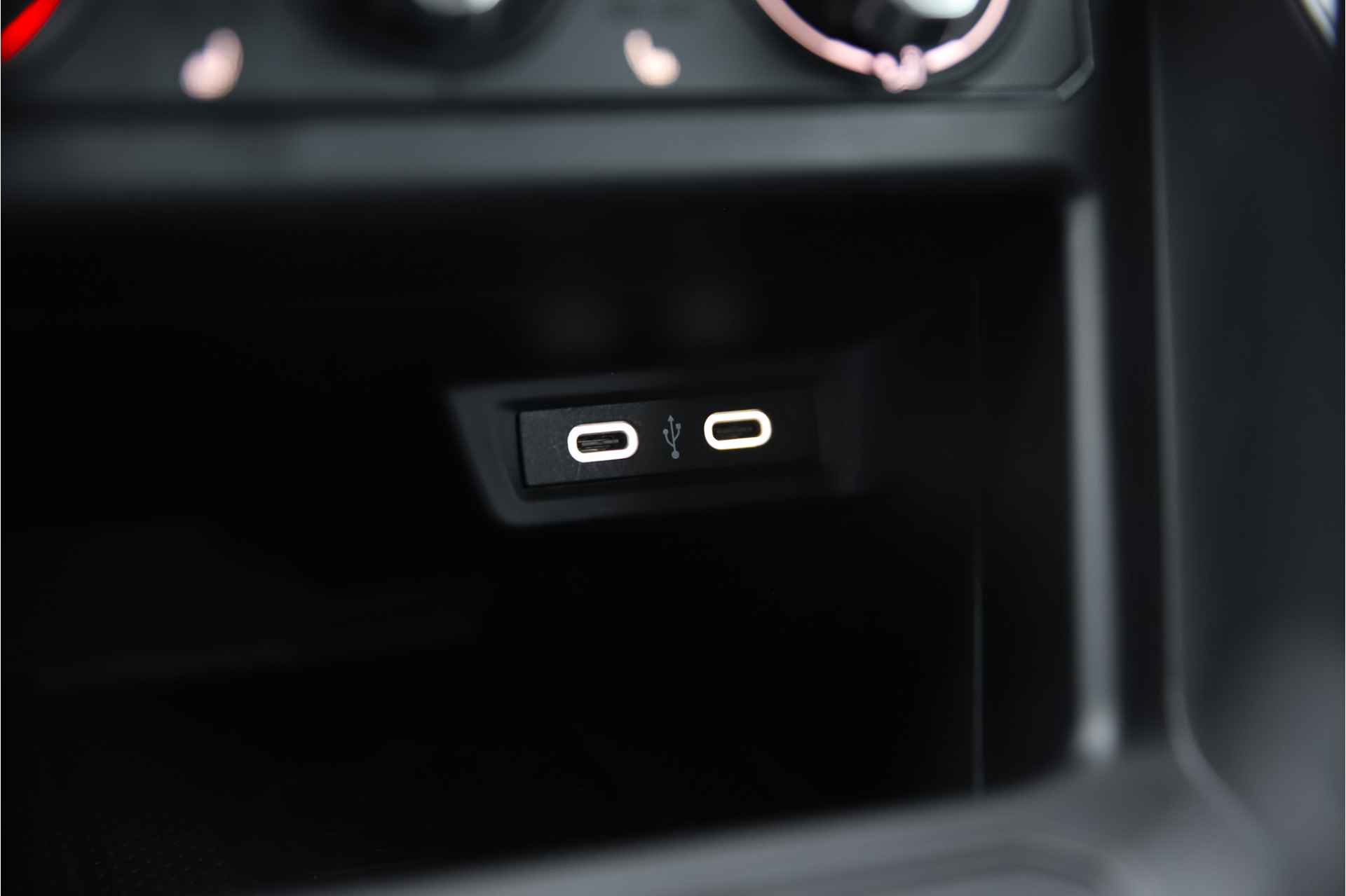 Volkswagen Taigo Life 1.0TSi 95pk | Navigatie | Camera | Stoelverwarming | - 18/33