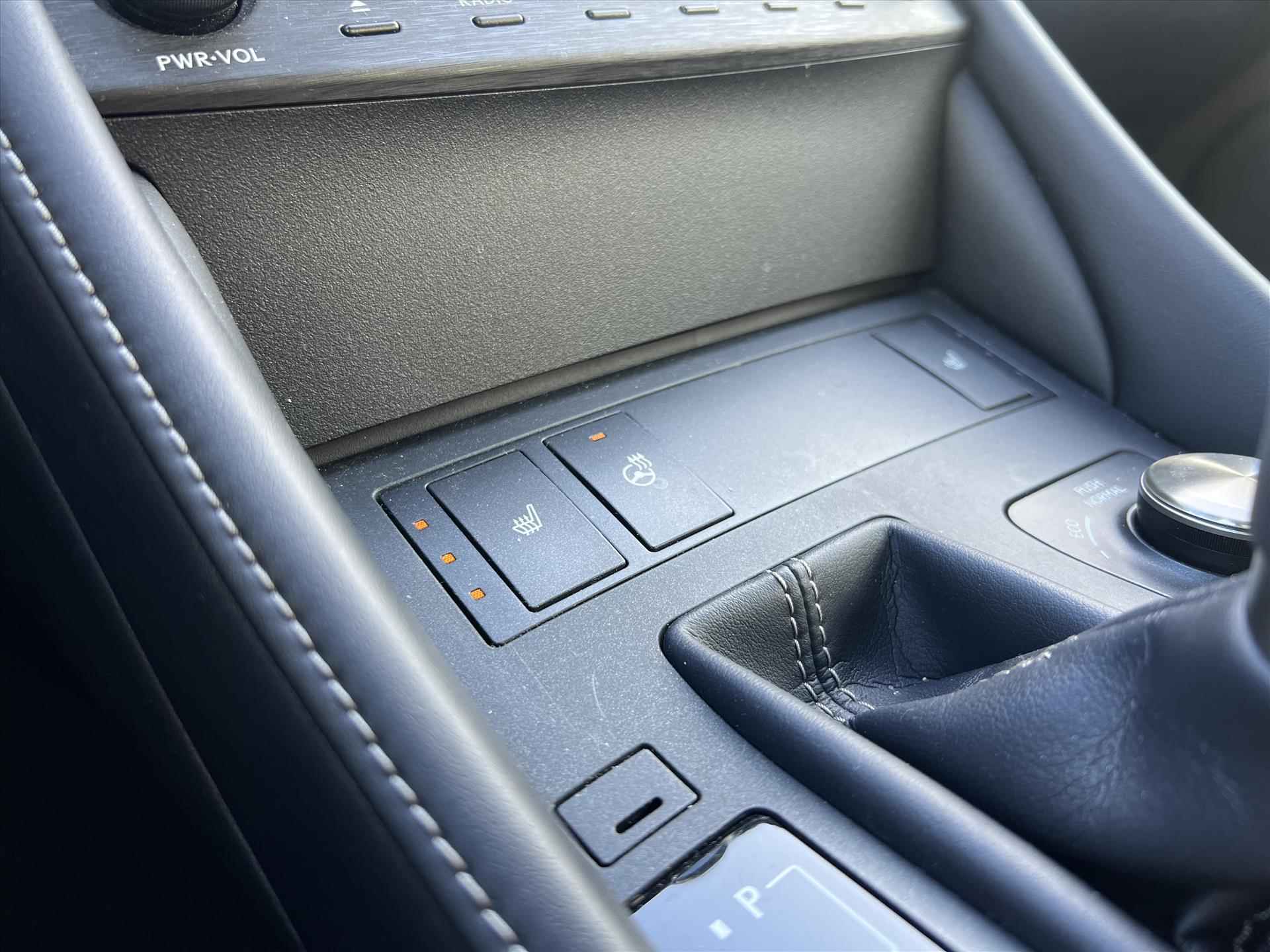 Lexus Rc 300h 223pk Business Line Plus | Stoel + Stuurverwarming, Leer, Parkeersensoren, Navigatie, Keyless, Adaptive cruise control - 32/36