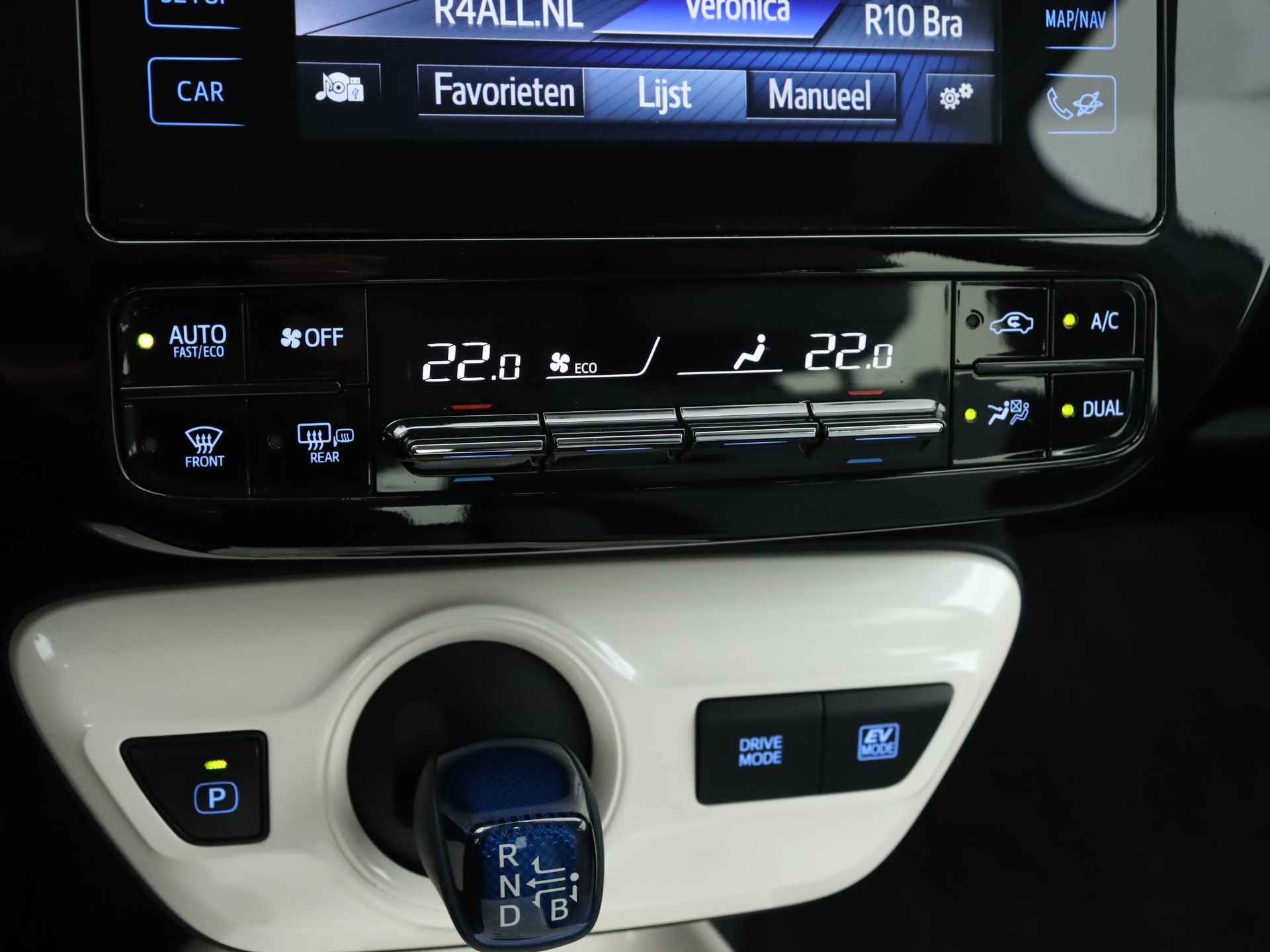 Toyota Prius 1.8 Hybrid Dynamic | Camera | Bluetooth | Airco | - 9/40