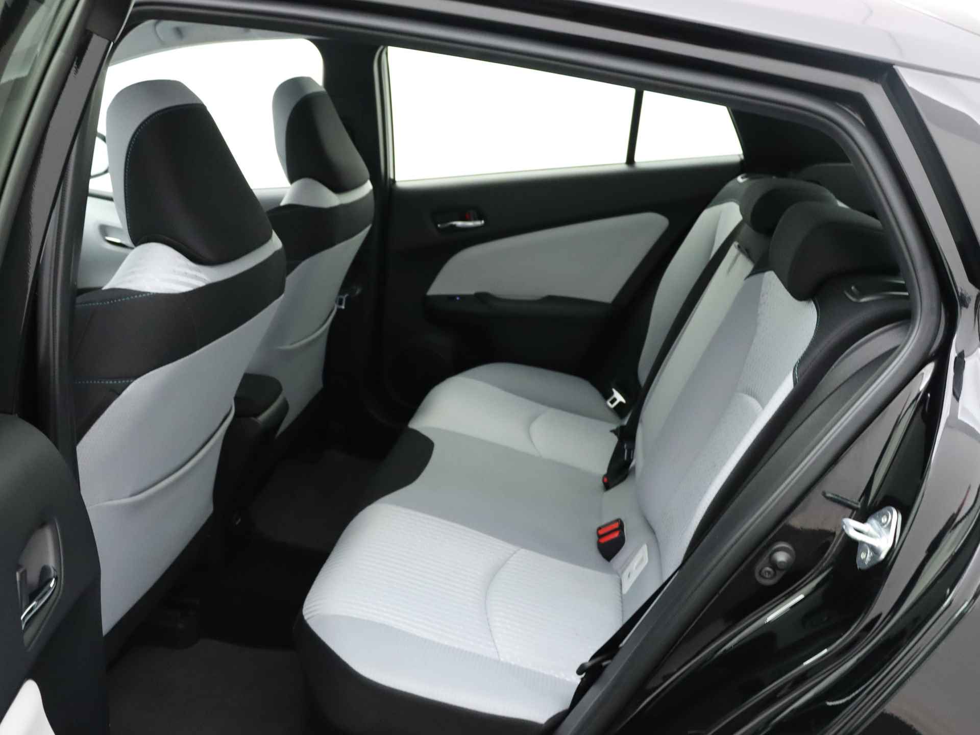 Toyota Prius 1.8 Hybrid Dynamic | Camera | Bluetooth | Airco | - 15/40