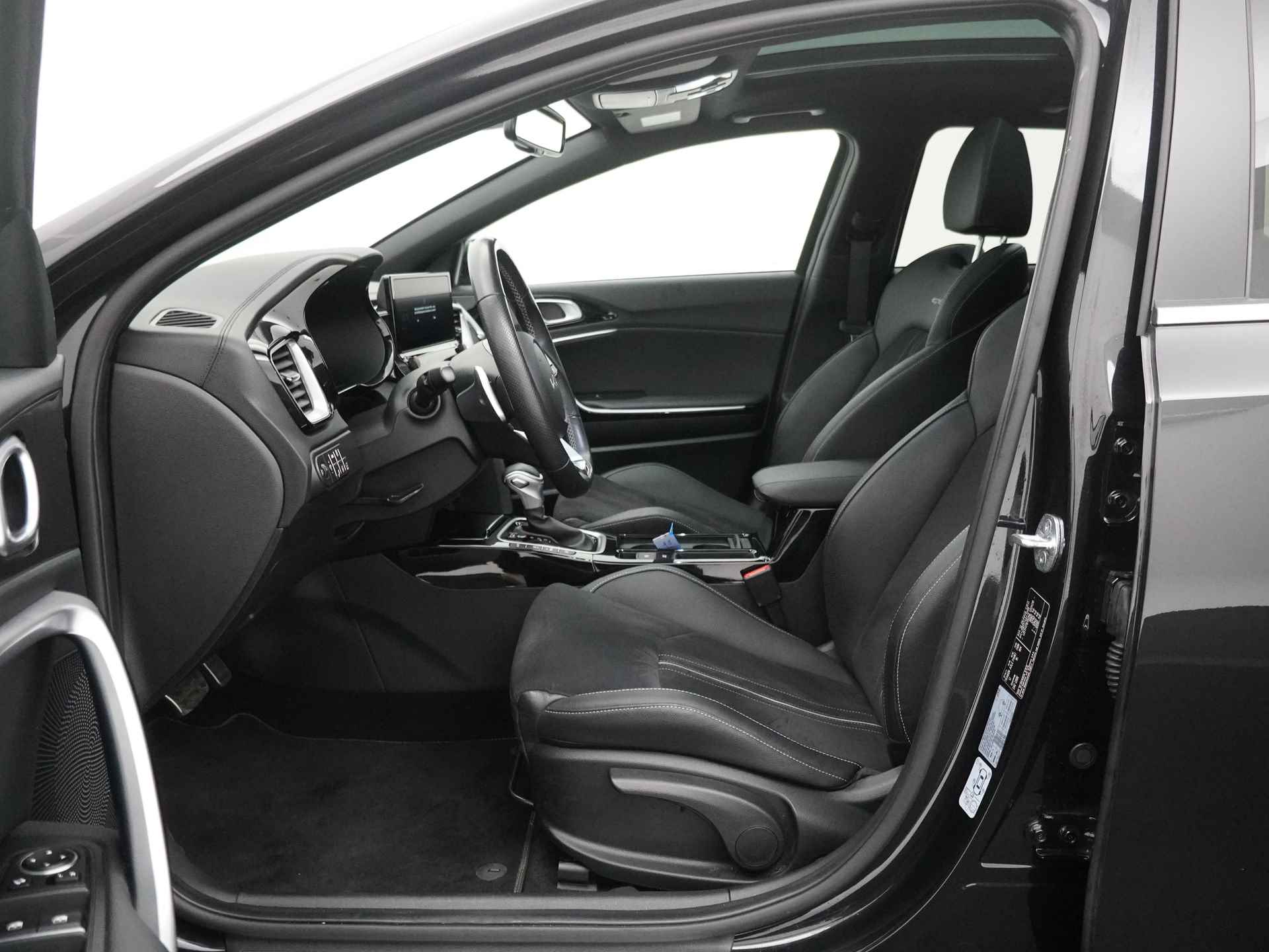Kia Ceed Sportswagon 1.5 T-GDi GT-Line Automaat - Apple CarPlay/Android Auto - Stoel en stuurwiel verwarming - Panoramadak - Fabrieksgarantie tot 02-2029 - 18/51