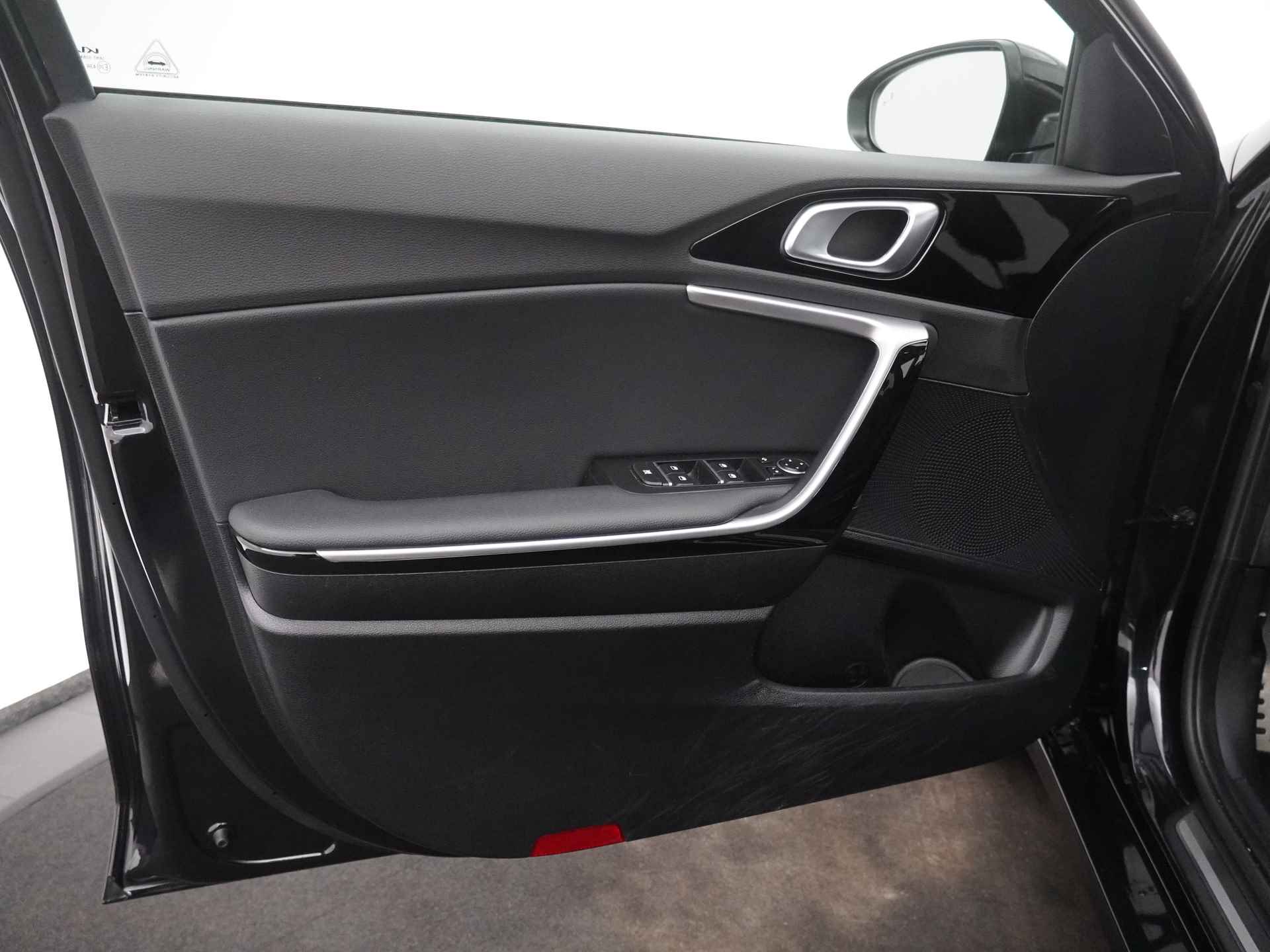 Kia Ceed Sportswagon 1.5 T-GDi GT-Line Automaat - Apple CarPlay/Android Auto - Stoel en stuurwiel verwarming - Panoramadak - Fabrieksgarantie tot 02-2029 - 21/51