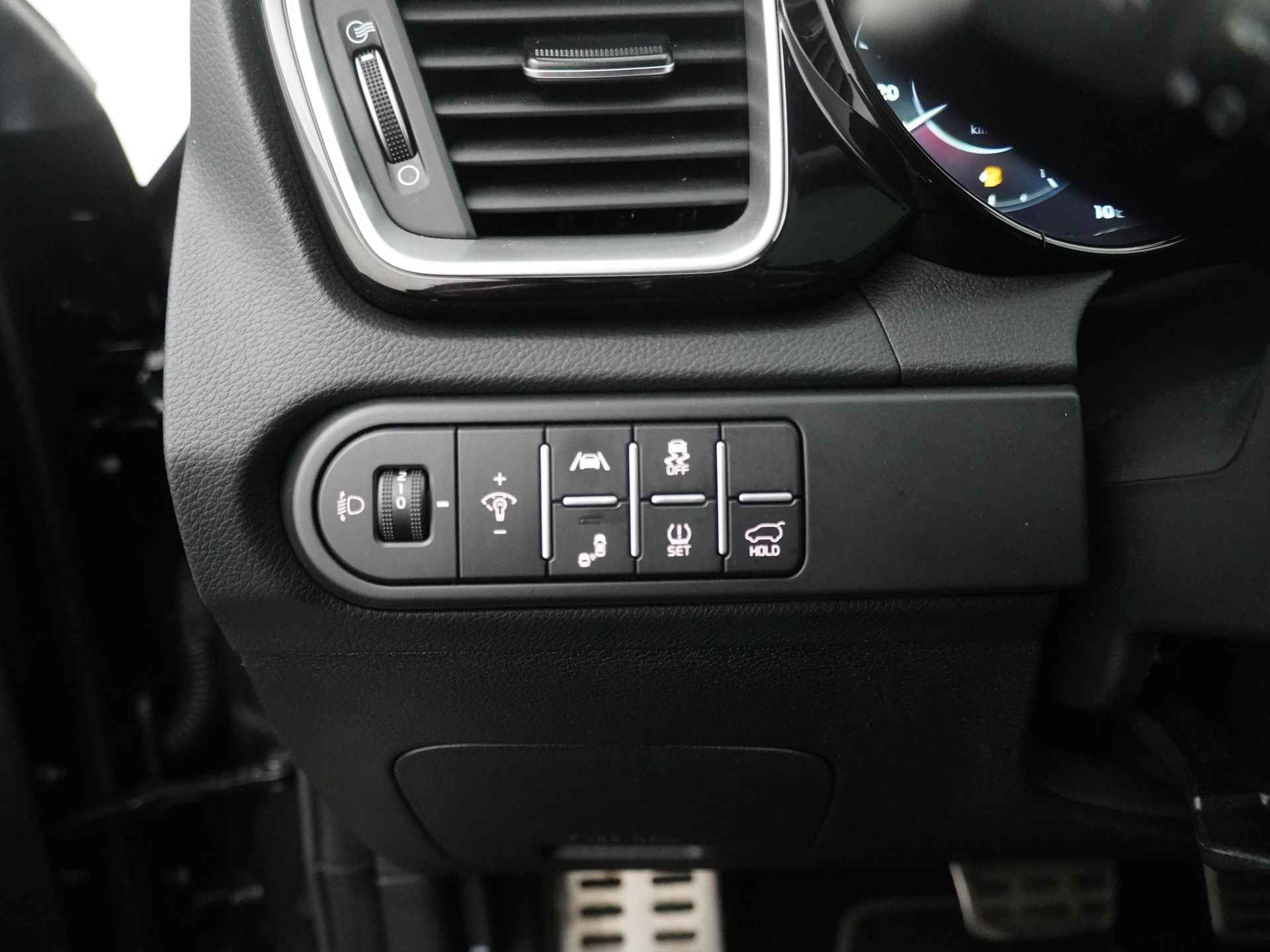 Kia Ceed Sportswagon 1.5 T-GDi GT-Line Automaat - Apple CarPlay/Android Auto - Stoel en stuurwiel verwarming - Panoramadak - Fabrieksgarantie tot 02-2029 - 22/51