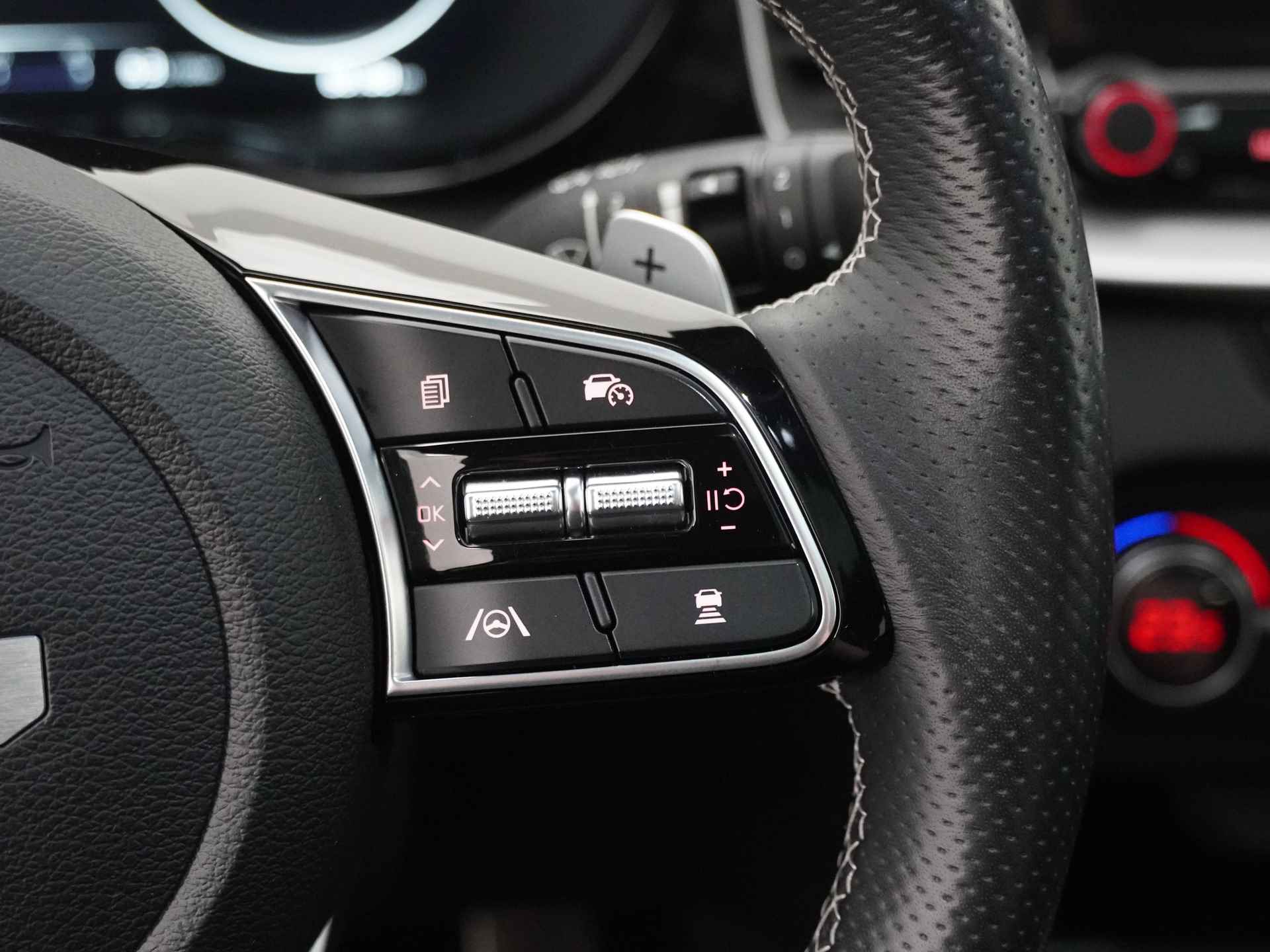 Kia Ceed Sportswagon 1.5 T-GDi GT-Line Automaat - Apple CarPlay/Android Auto - Stoel en stuurwiel verwarming - Panoramadak - Fabrieksgarantie tot 02-2029 - 25/51