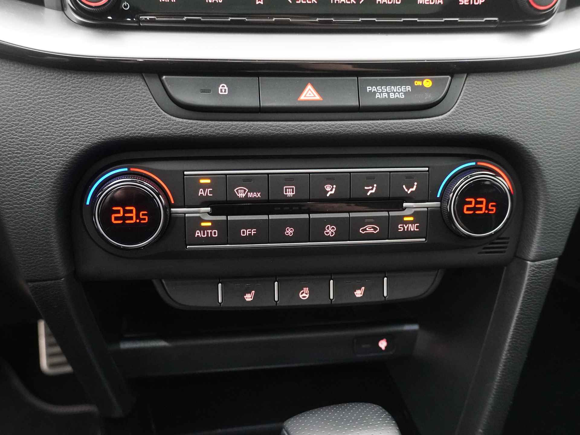 Kia Ceed Sportswagon 1.5 T-GDi GT-Line Automaat - Apple CarPlay/Android Auto - Stoel en stuurwiel verwarming - Panoramadak - Fabrieksgarantie tot 02-2029 - 30/51