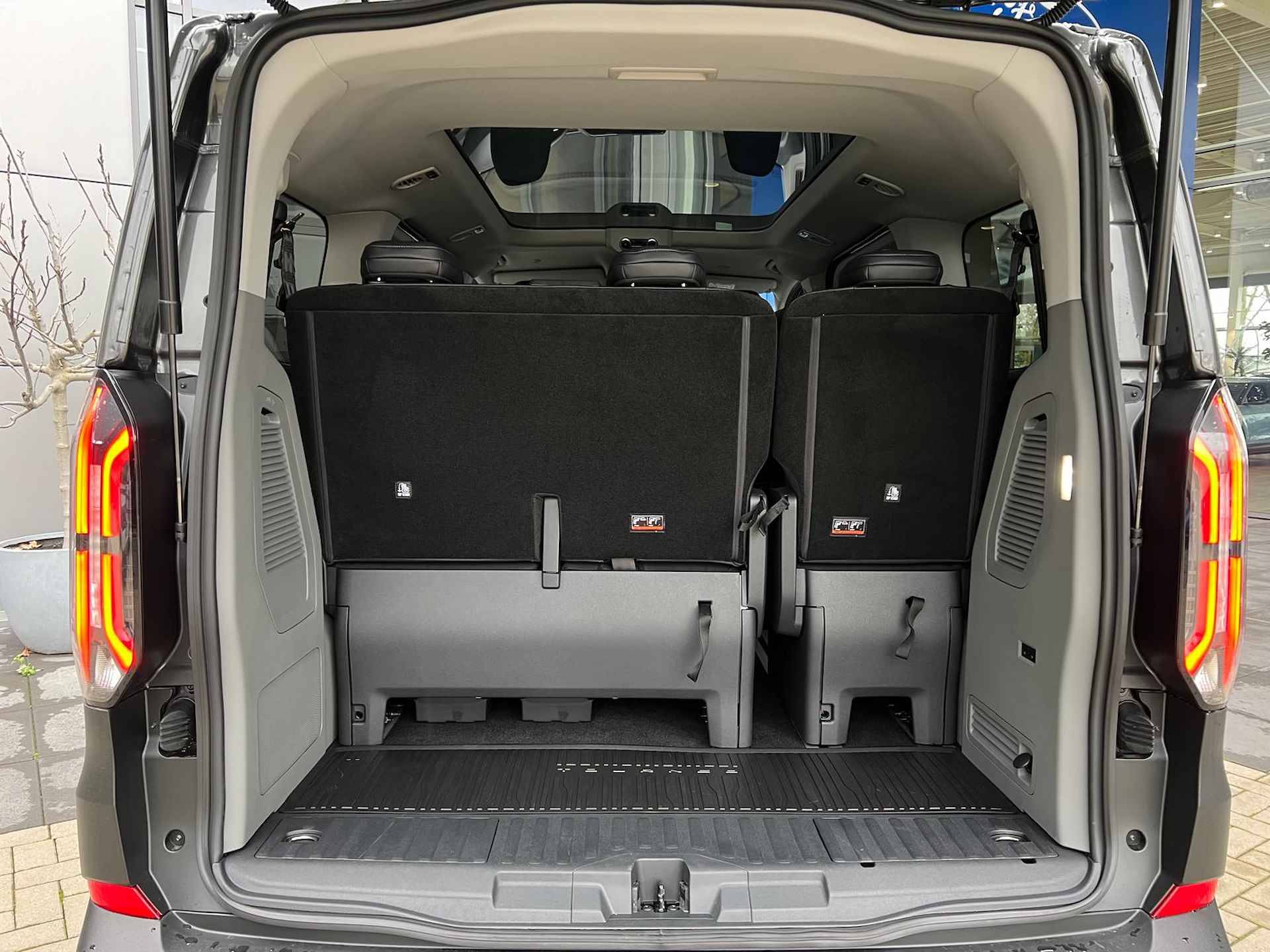 Ford Tourneo Custom 2.5 Plug-IN Hybrid Active 233 PK | 1.850 kg Trekgewicht | 8 Persoons | Trekhaak | Panoramadak | B&O | Adaptive Cruise C. - 14/51