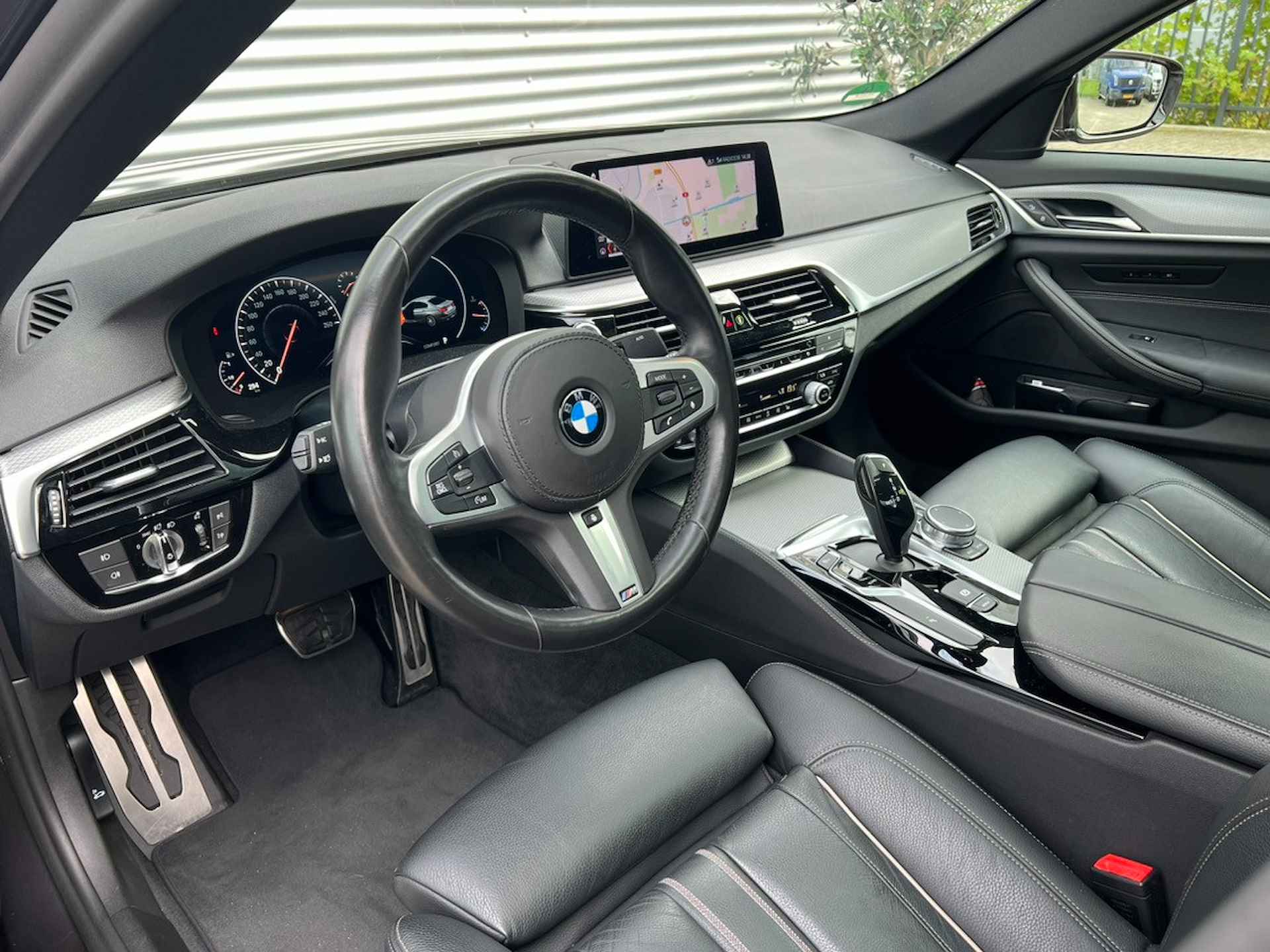 BMW 5 Serie 520i High Executive M-Sport I Schuifdak I Head-Up I Stuurwielverwarming I Leder I LED I NAP! BOVAG-garantie - 9/33