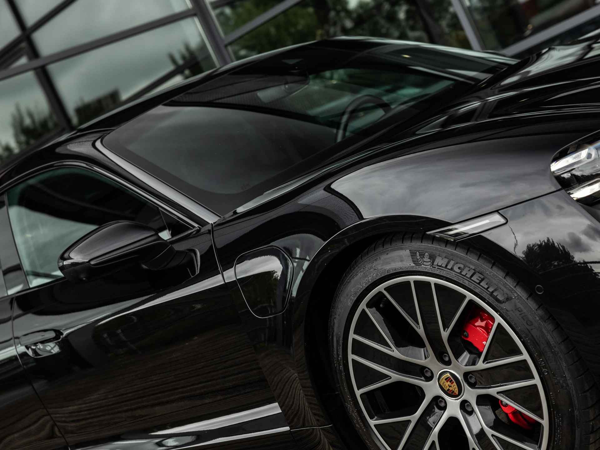 Porsche Taycan 4S | PERFORMANCE 84 kWh | PANORAMADAK | PASM + LUCHTVERING | PDLS + | WARMTEPOMP | STOELVENTILATIE | 18-WEG STOELEN | SOUND PACKAGE PLUS | KEYLESS ENTRY | ON BOARD CHARGER | 20 INCH | - 9/48