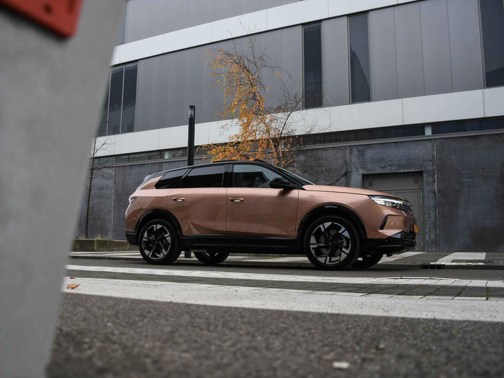 Opel Grandland Electric GS 82 kWh 214pk Automaat TECHNOLOGIE PLUS PAKKET | 360° CAMERA | 20''LM | SCHUIF-DAK | HUD | DODE HOEK - 54/65