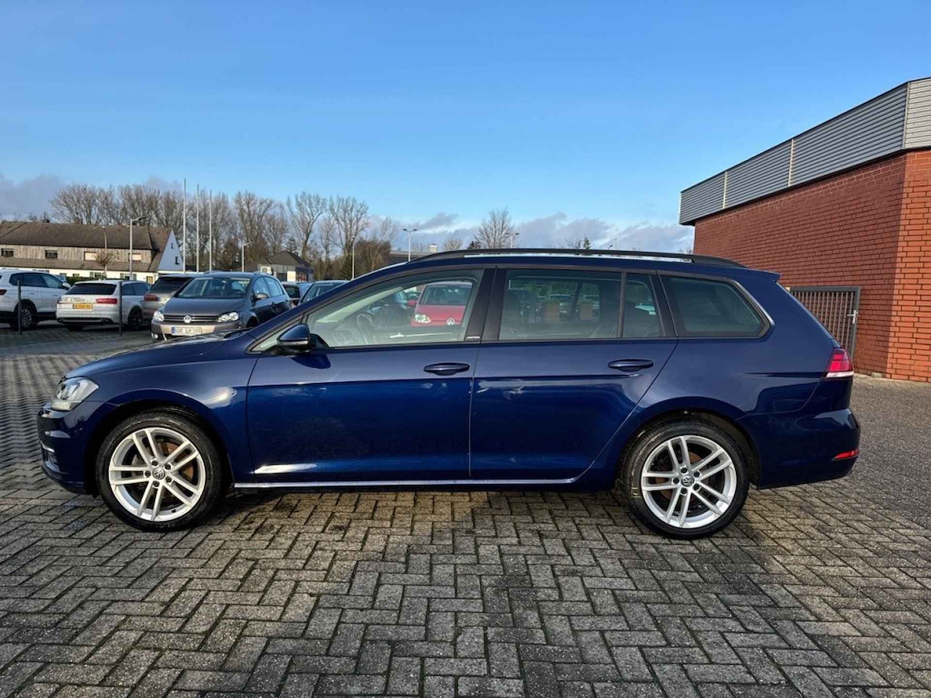 VOLKSWAGEN Golf 1.0 TSI UNITED NAVI/CARPLAY/PDC/STOELVERW - 8/24