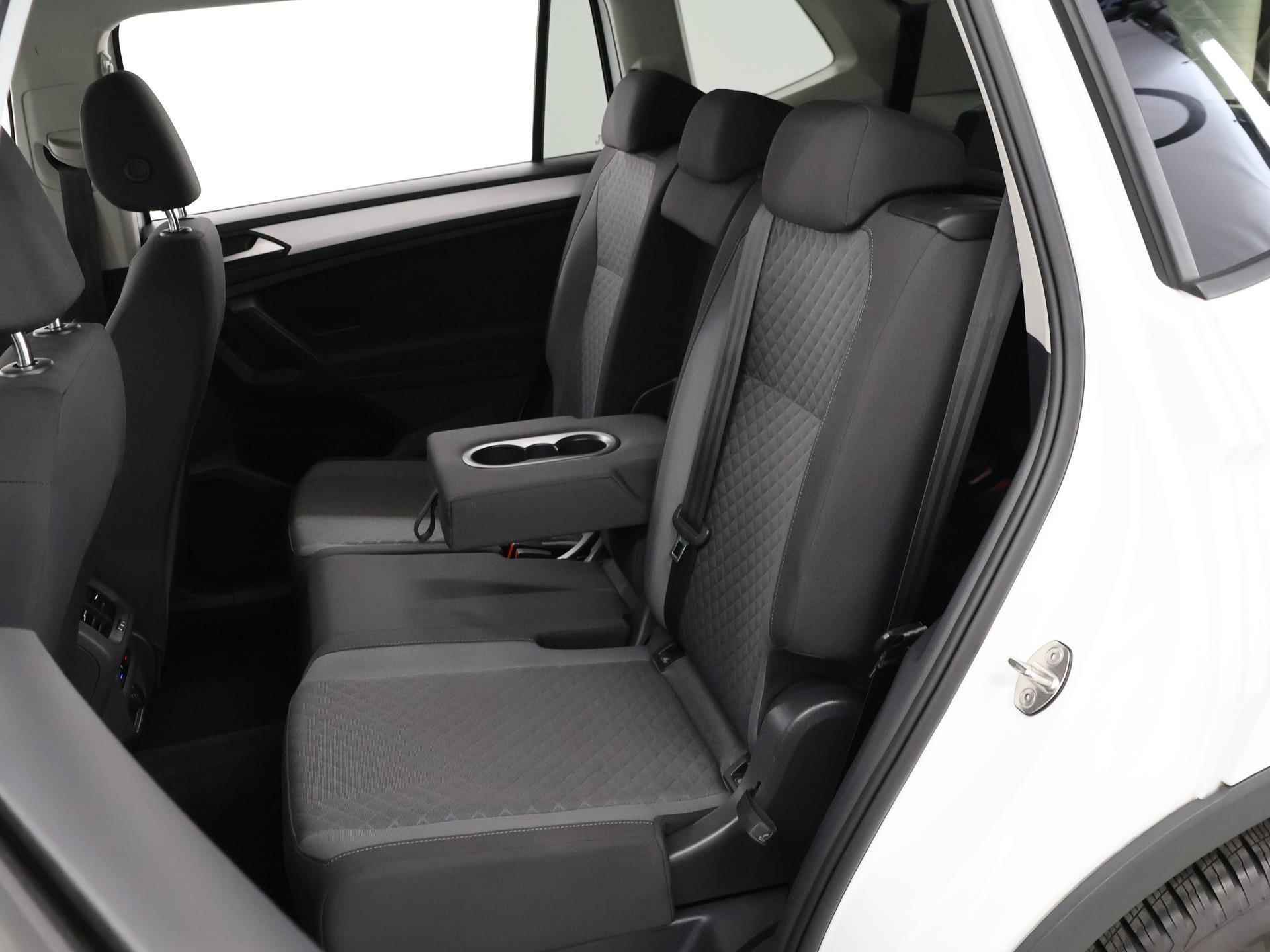 Volkswagen Tiguan Allspace 1.5 TSI Comfortline Business 7p. | Adaptive Cruise Control  | Stoelverwarming | Parkeercamera | Navigatie | - 11/36