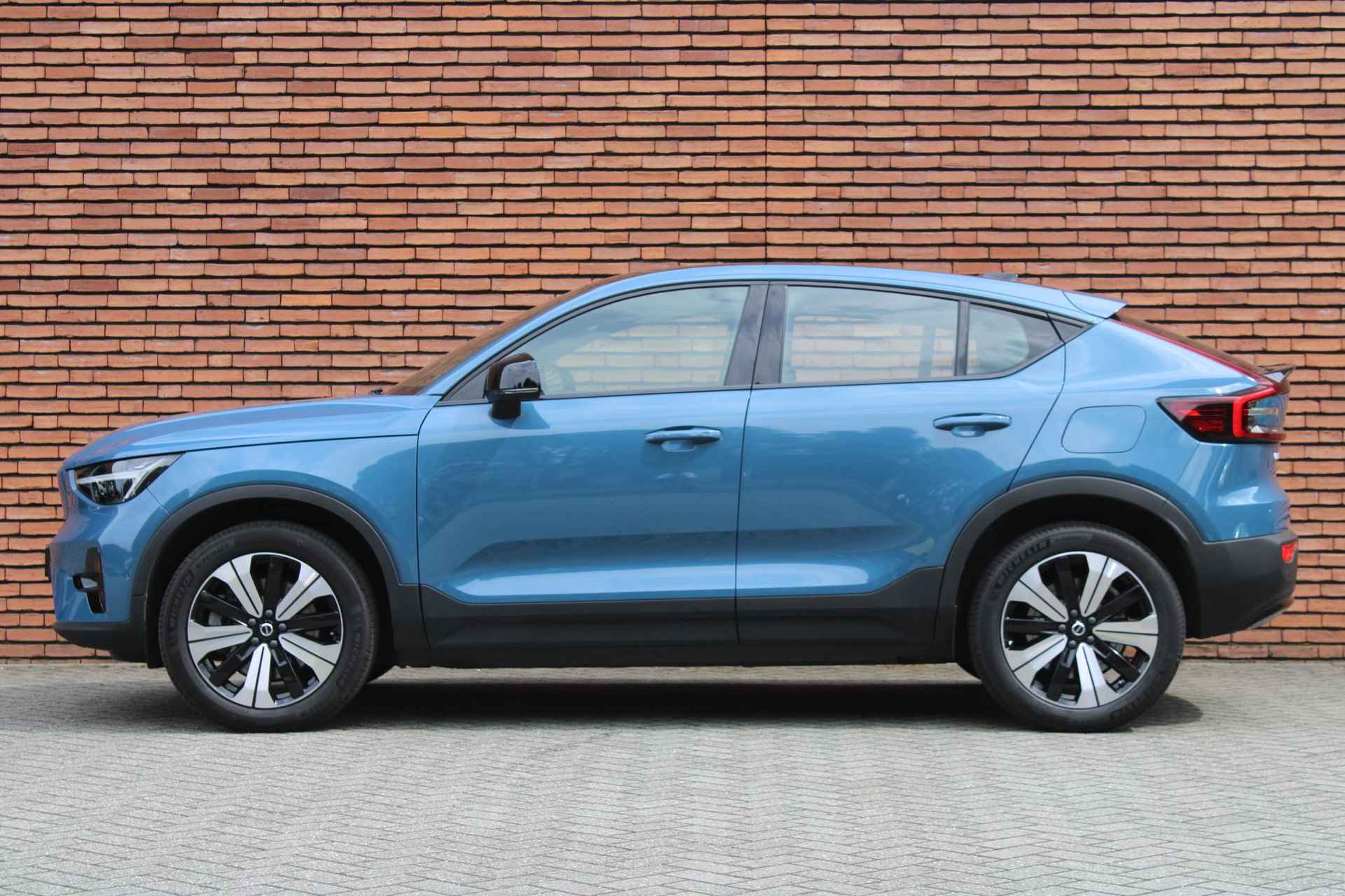 Volvo C40 Recharge 230PK Ultimate 69kWh, Panoramadak, 360 Graden Camera, 19'' Lichtmetalen Velgen, Elektrisch Verstelbare Voorstoelen, Adaptieve Cruise Control, Google Infotainment, Standkachel, Apple Carplay, Harman Kardon - 9/24