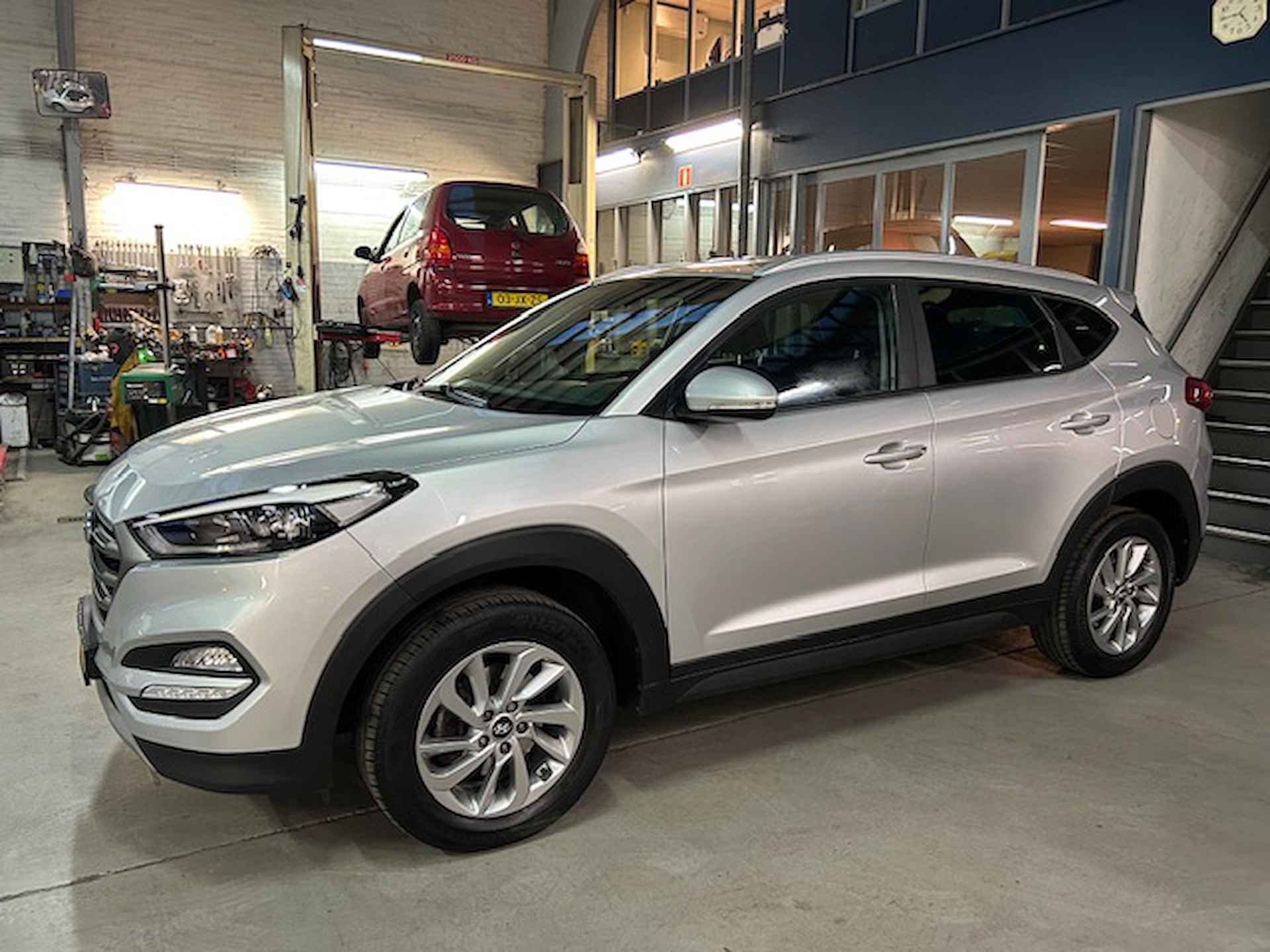 Hyundai Tucson 1.6 GDi 132pk Anniversary Edition | Trekhaak | Navigatie | Camera | Climate control | LED | Stoelverwarming | Cruise control | NAP | Rijklaar prijs! - 3/25