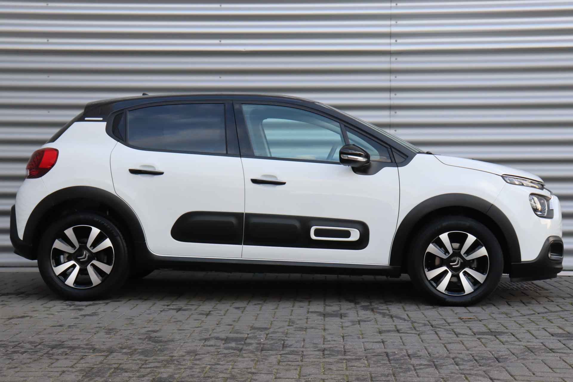 Citroën C3 1.2 PURETECH 110PK FEEL EDITION AUTOMAAT / NAVI / CLIMA / LED / PDC / 16" LMV / KEYLESS / BLUETOOTH / CRUISECONTROL / 1E EIGENAA - 3/33