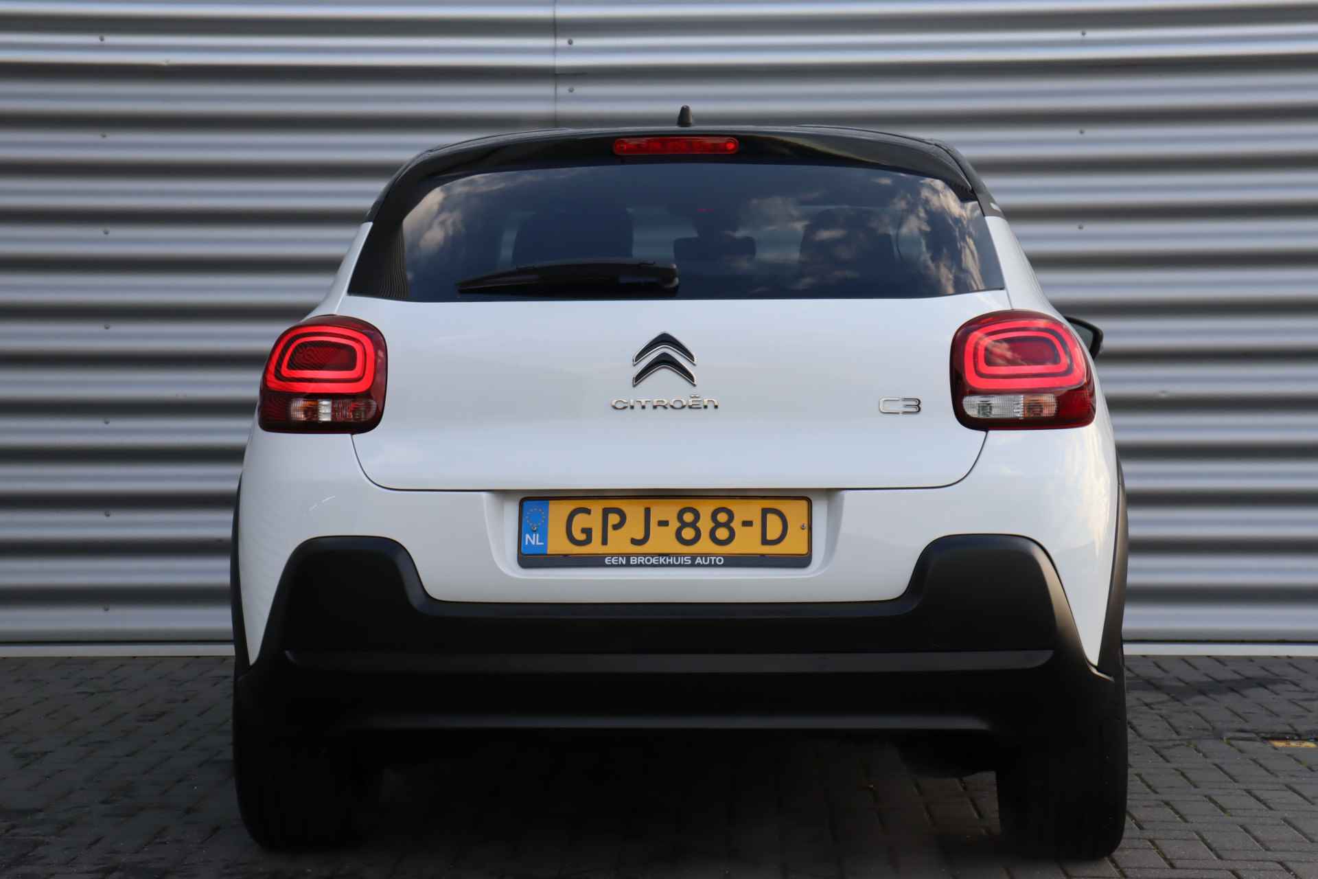 Citroën C3 1.2 PURETECH 110PK FEEL EDITION AUTOMAAT / NAVI / CLIMA / LED / PDC / 16" LMV / KEYLESS / BLUETOOTH / CRUISECONTROL / 1E EIGENAA - 8/33