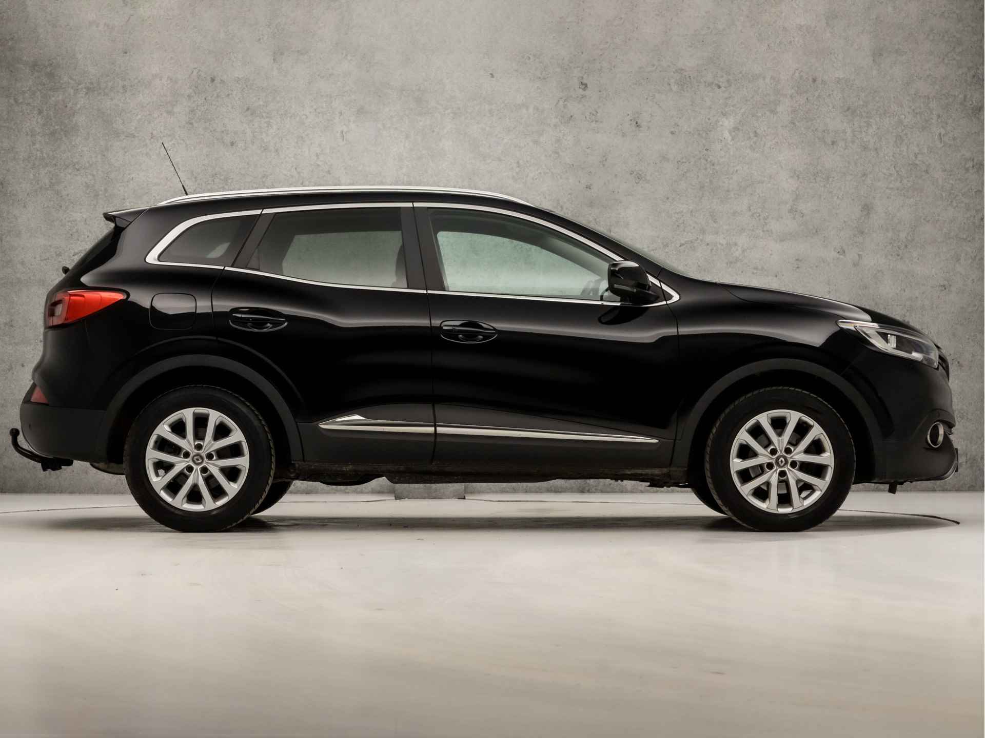 Renault Kadjar 1.2 TCe Intens (NAVIGATIE, CLIMATE, DIGITAL COCKPIT, LEDER, GETINT GLAS, SPORTSTOELEN, TREKHAAK, PARKEERSENSOREN, KEYLESS, NIEUWE APK, NIEUWSTAAT) - 4/35