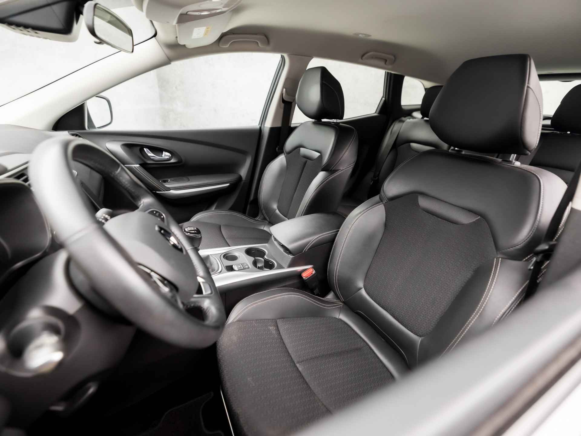 Renault Kadjar 1.2 TCe Intens (NAVIGATIE, CLIMATE, DIGITAL COCKPIT, LEDER, GETINT GLAS, SPORTSTOELEN, TREKHAAK, PARKEERSENSOREN, KEYLESS, NIEUWE APK, NIEUWSTAAT) - 12/35