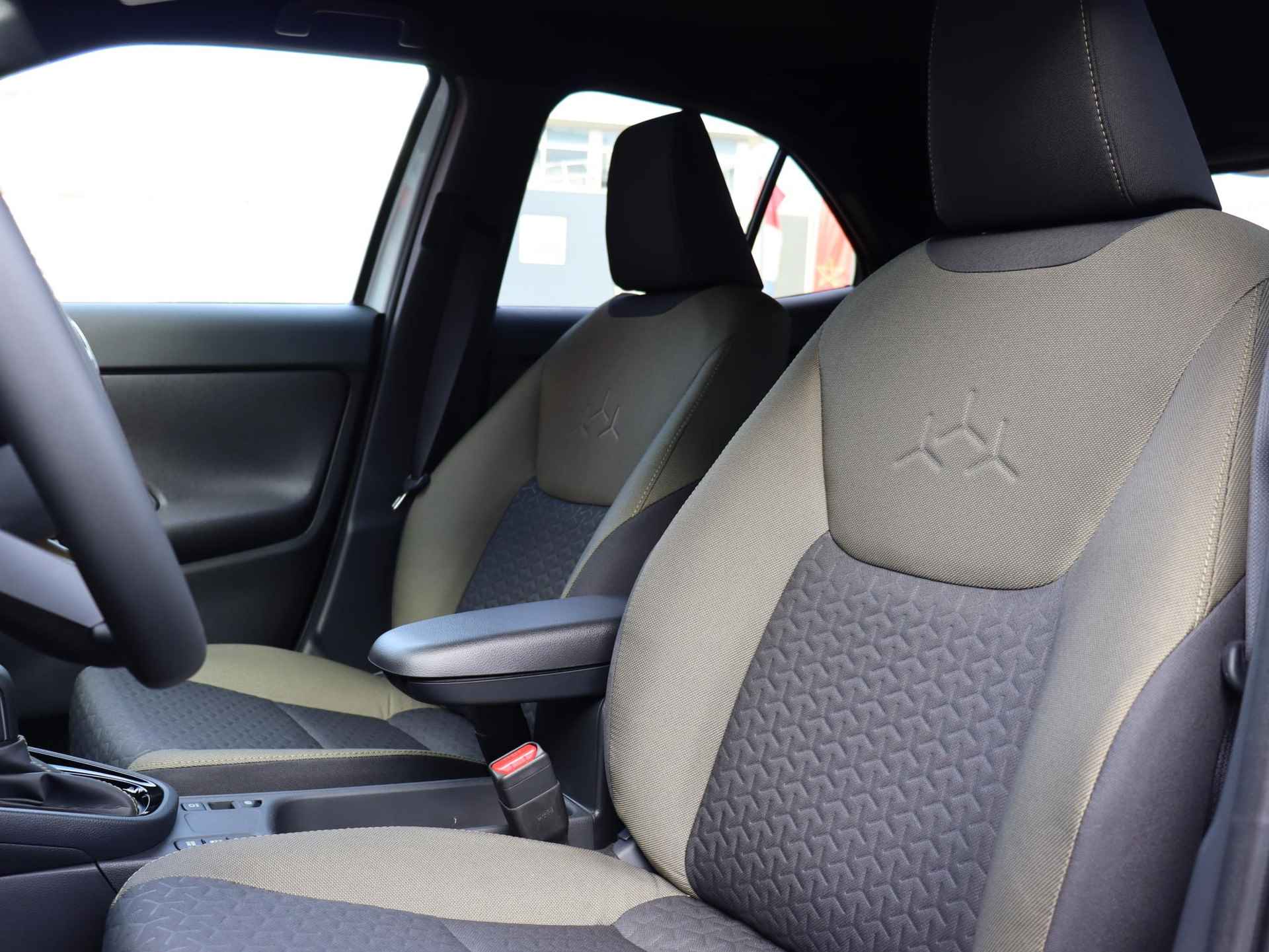Toyota Yaris Cross 1.5 Hybrid Explore | Nieuw, uit voorraad leverbaar - 4/34