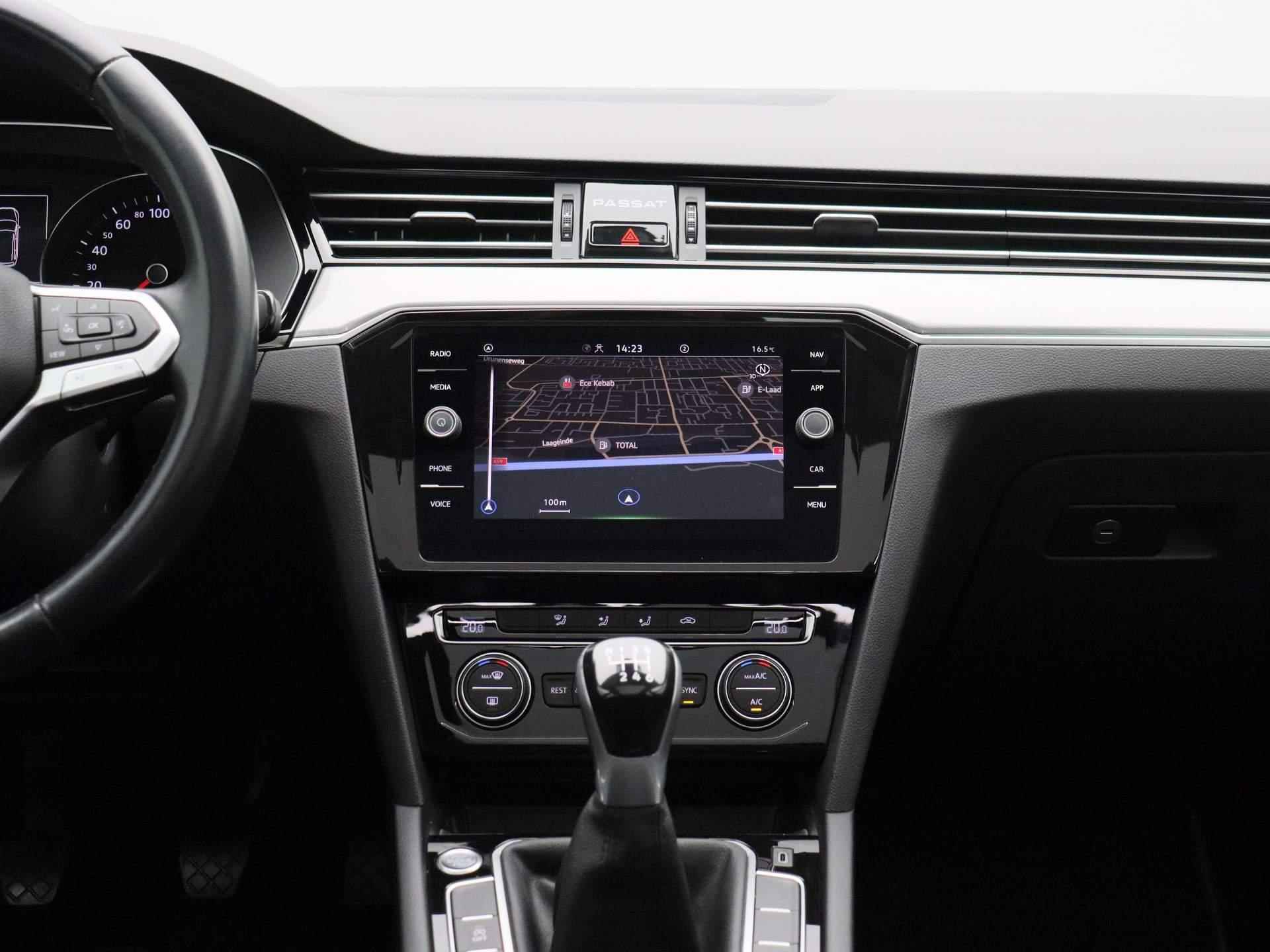 Volkswagen Passat Variant 1.5 TSI Comfortline Business | Navigatie | Climate-Control | Open\Schuifdak | Elektrische Achterklep | Camera | Apple-Carplay |  Cruise-Control | - 8/41