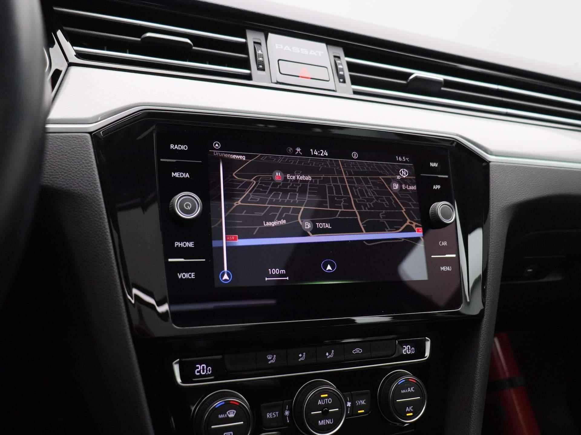 Volkswagen Passat Variant 1.5 TSI Comfortline Business | Navigatie | Climate-Control | Open\Schuifdak | Elektrische Achterklep | Camera | Apple-Carplay |  Cruise-Control | - 18/41