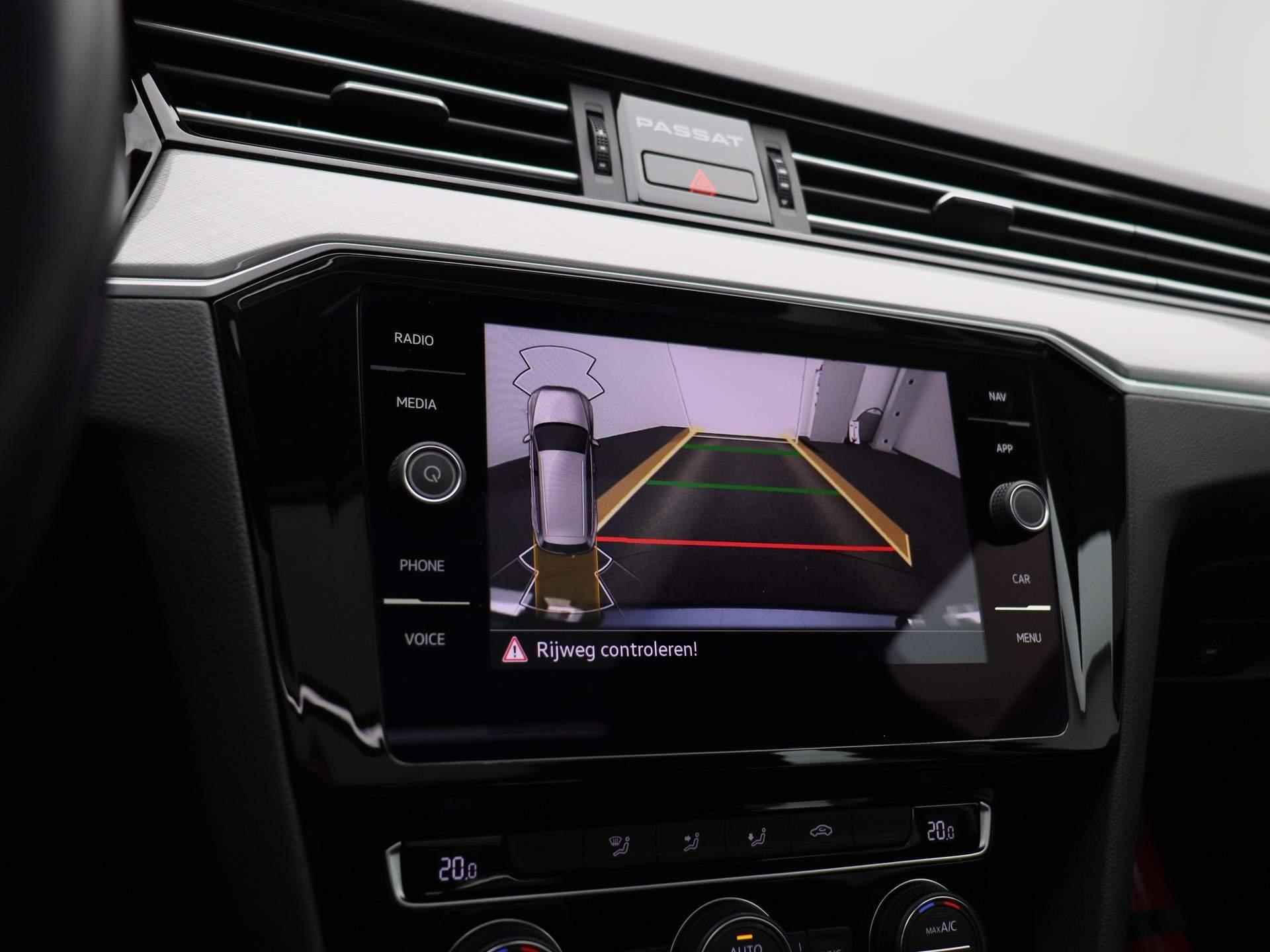 Volkswagen Passat Variant 1.5 TSI Comfortline Business | Navigatie | Climate-Control | Open\Schuifdak | Elektrische Achterklep | Camera | Apple-Carplay |  Cruise-Control | - 19/41