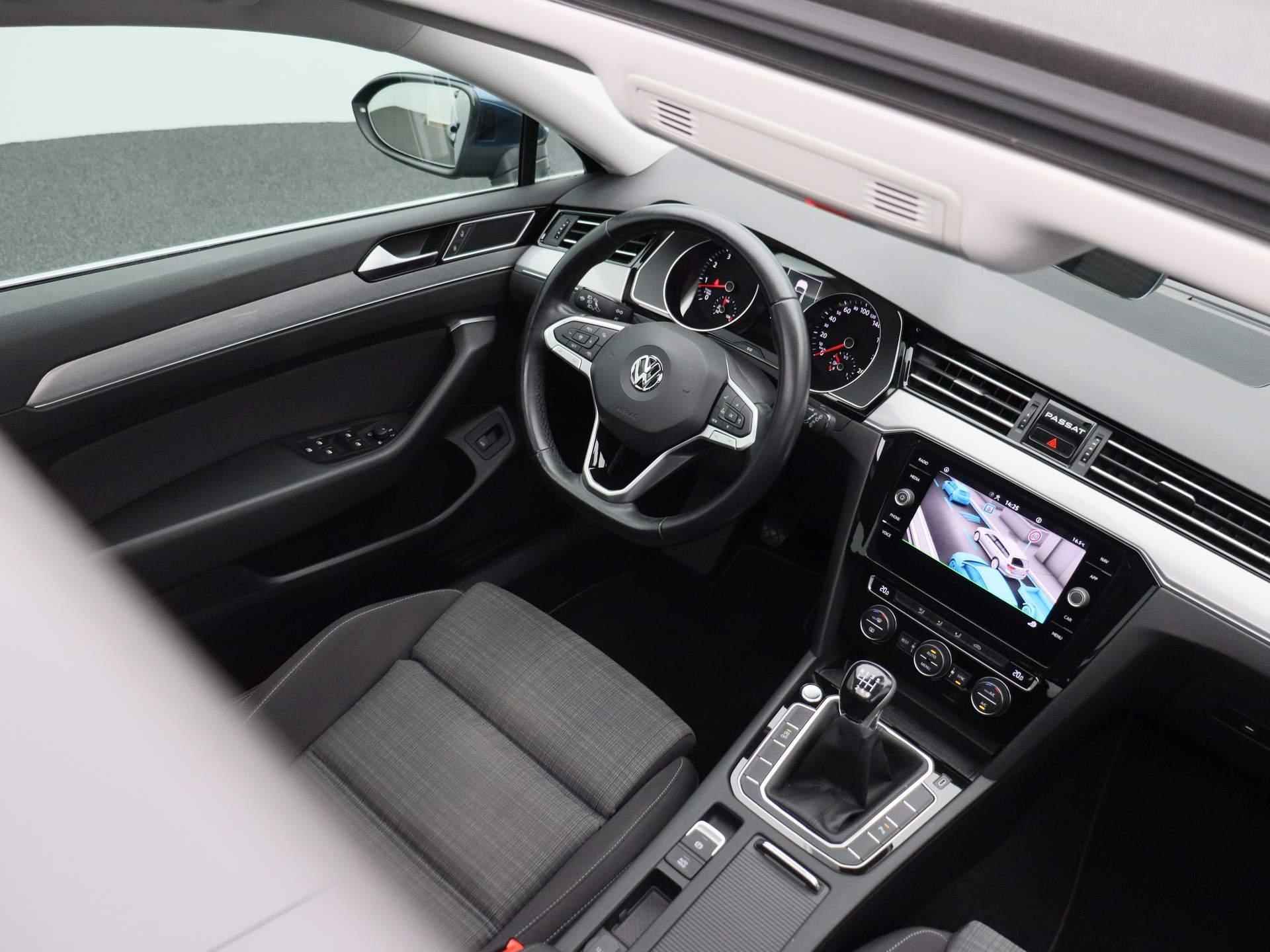 Volkswagen Passat Variant 1.5 TSI Comfortline Business | Navigatie | Climate-Control | Open\Schuifdak | Elektrische Achterklep | Camera | Apple-Carplay |  Cruise-Control | - 37/41