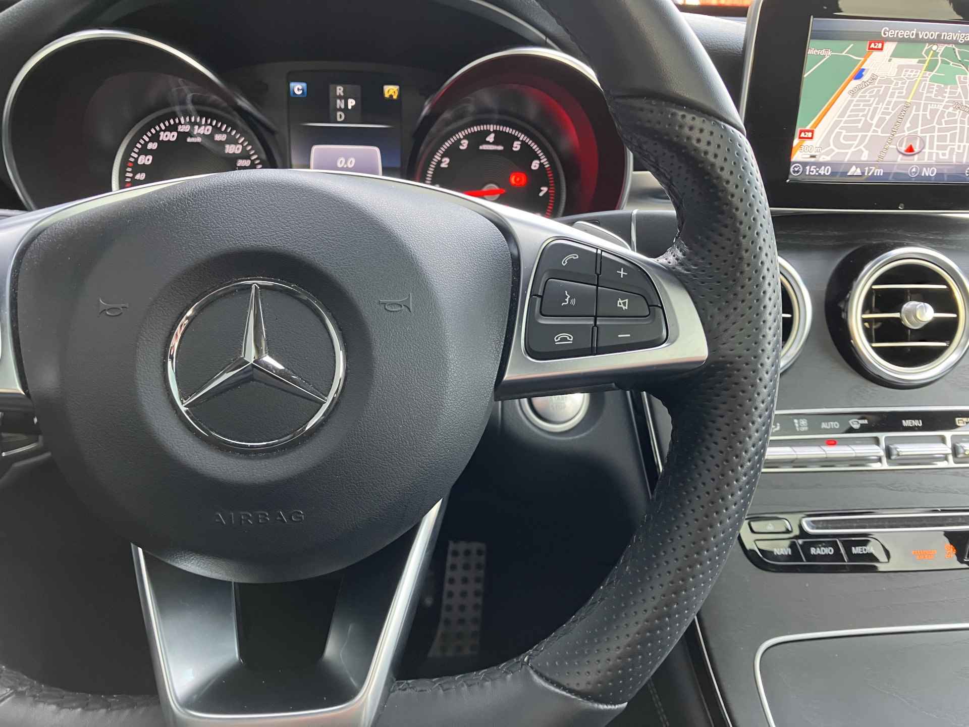 Mercedes-Benz GLC 250 4MATIC AMG Premium Plus AUT. | 1e eigenaar | dealer onderhouden | panoramadak | trekhaak | 36.000 KM - 30/43