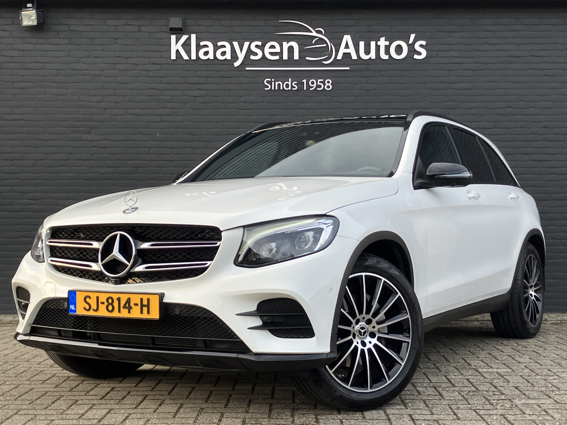 Mercedes-Benz GLC 250 4MATIC AMG Premium Plus AUT. | 1e eigenaar | dealer onderhouden | panoramadak | trekhaak | 36.000 KM